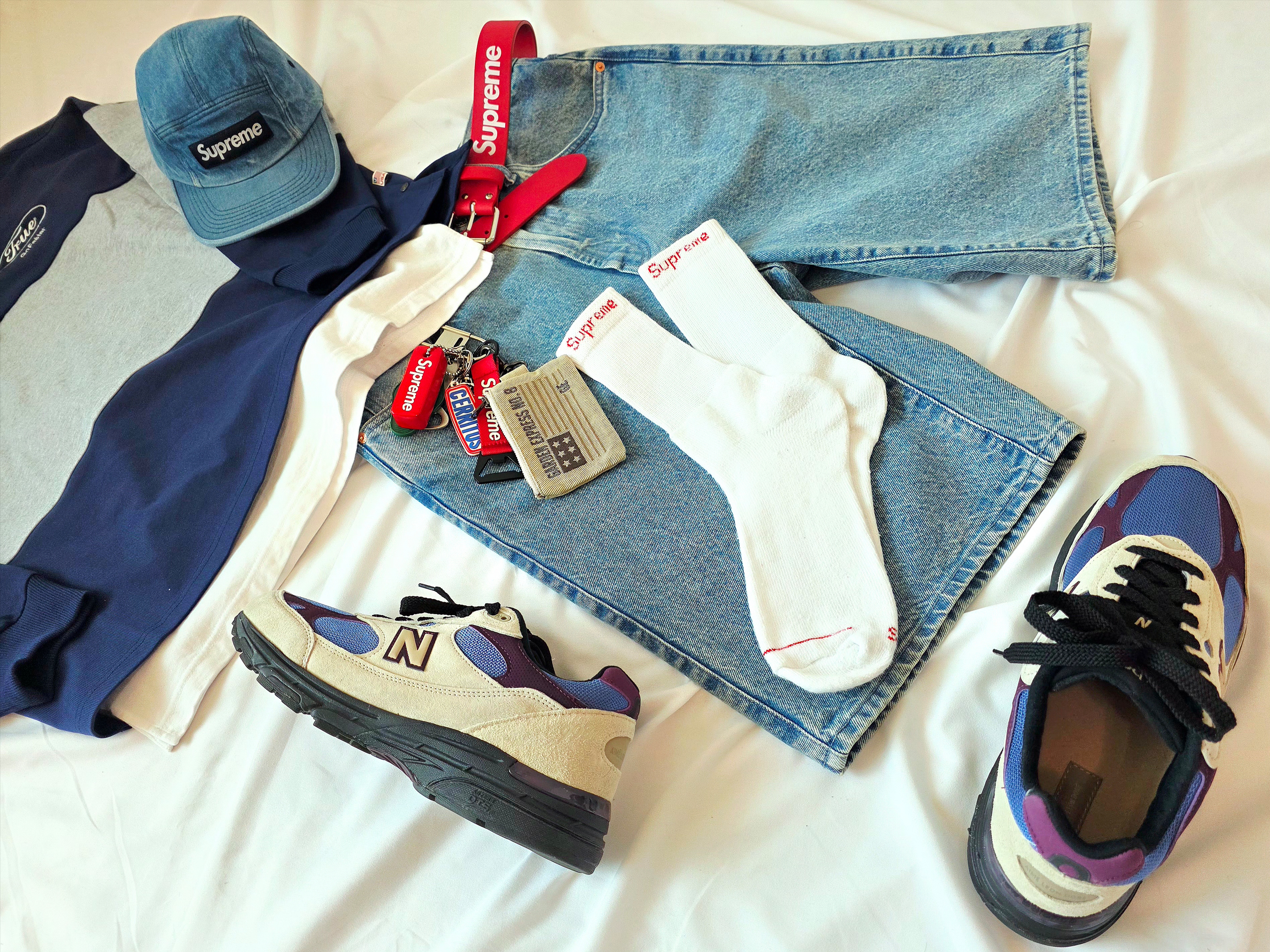 Supreme Hanes Crew Socks White (4 Pack), Supreme Metal Lighter Holster - 19SS 착용 스타일 - 3