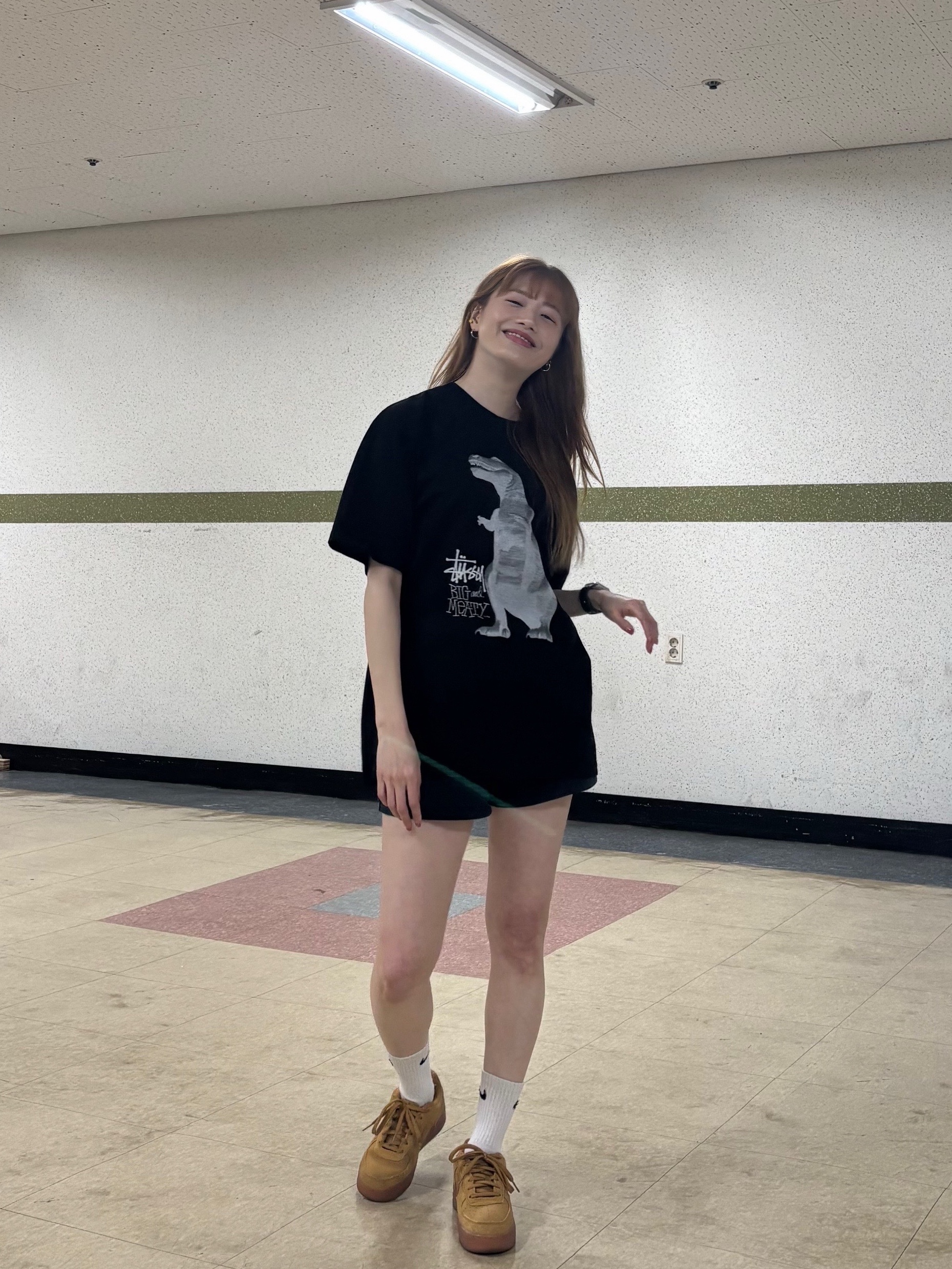 Stussy Big & Meaty Pigment Dyed T-Shirt Black, (GS) Nike Air Force 1 LV8 3 Wheat 착용 스타일 - 5