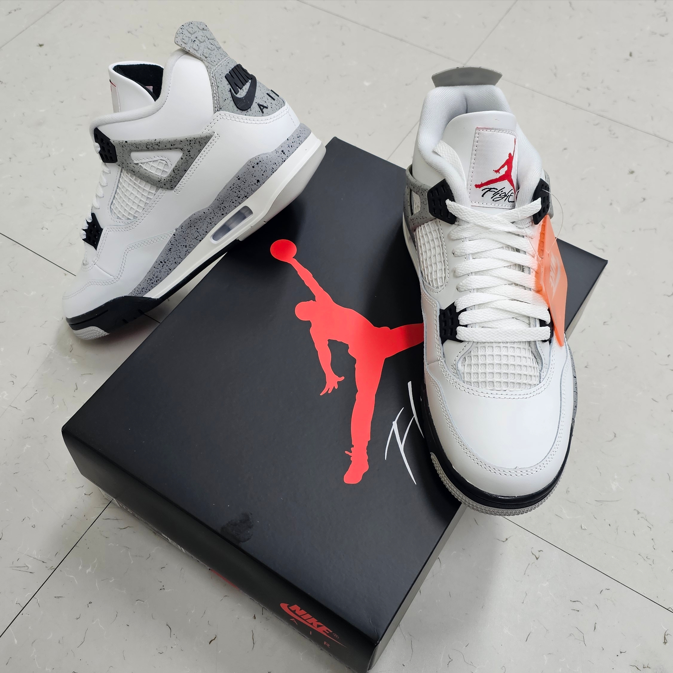 Jordan 4 Retro OG White Cement 2025 착용 스타일 - 1