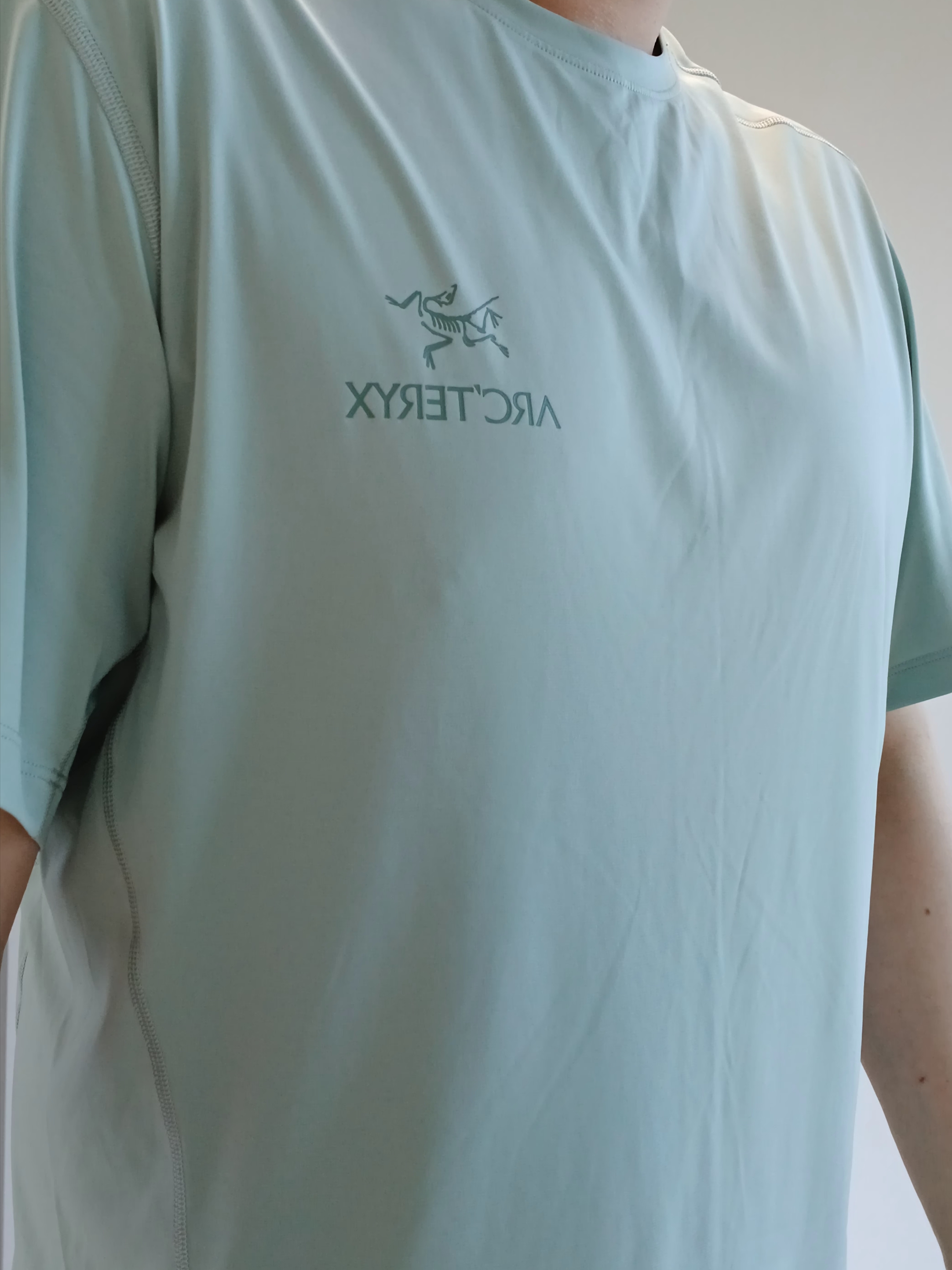 Arc'teryx Motus Arcword Crew SS T-Shirt Stone Green Heather 착용 스타일 - 2