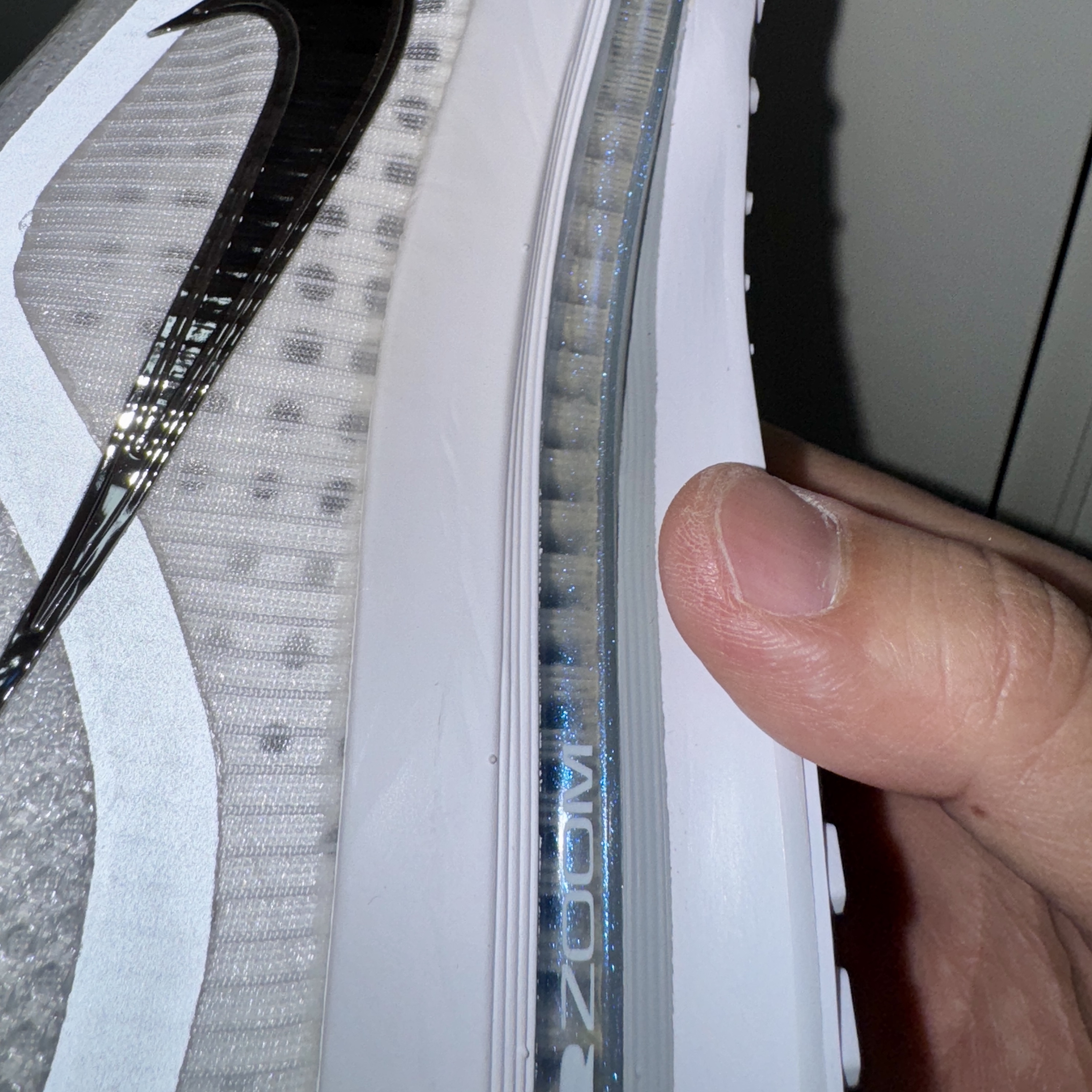 Nike Pegasus Premium White Metallic Silver 착용 스타일 - 4