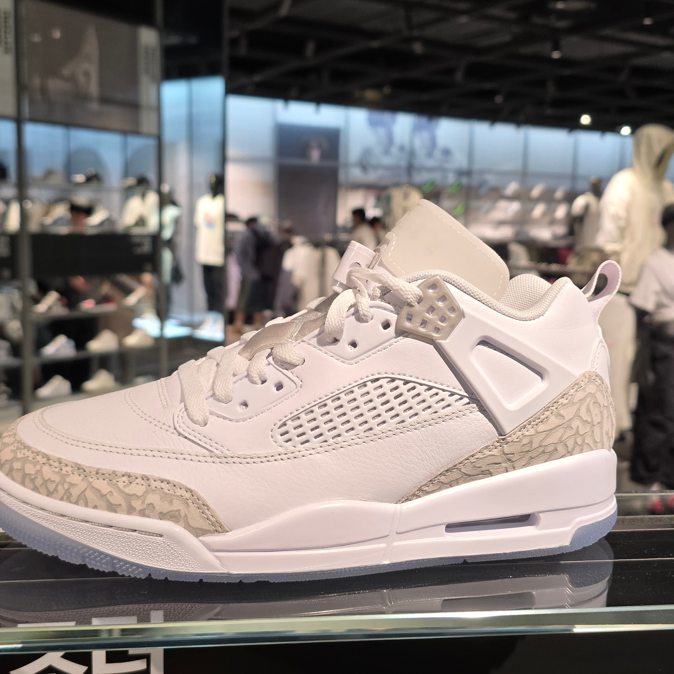 Jordan Spizike Low White Neutral Grey 착용 스타일