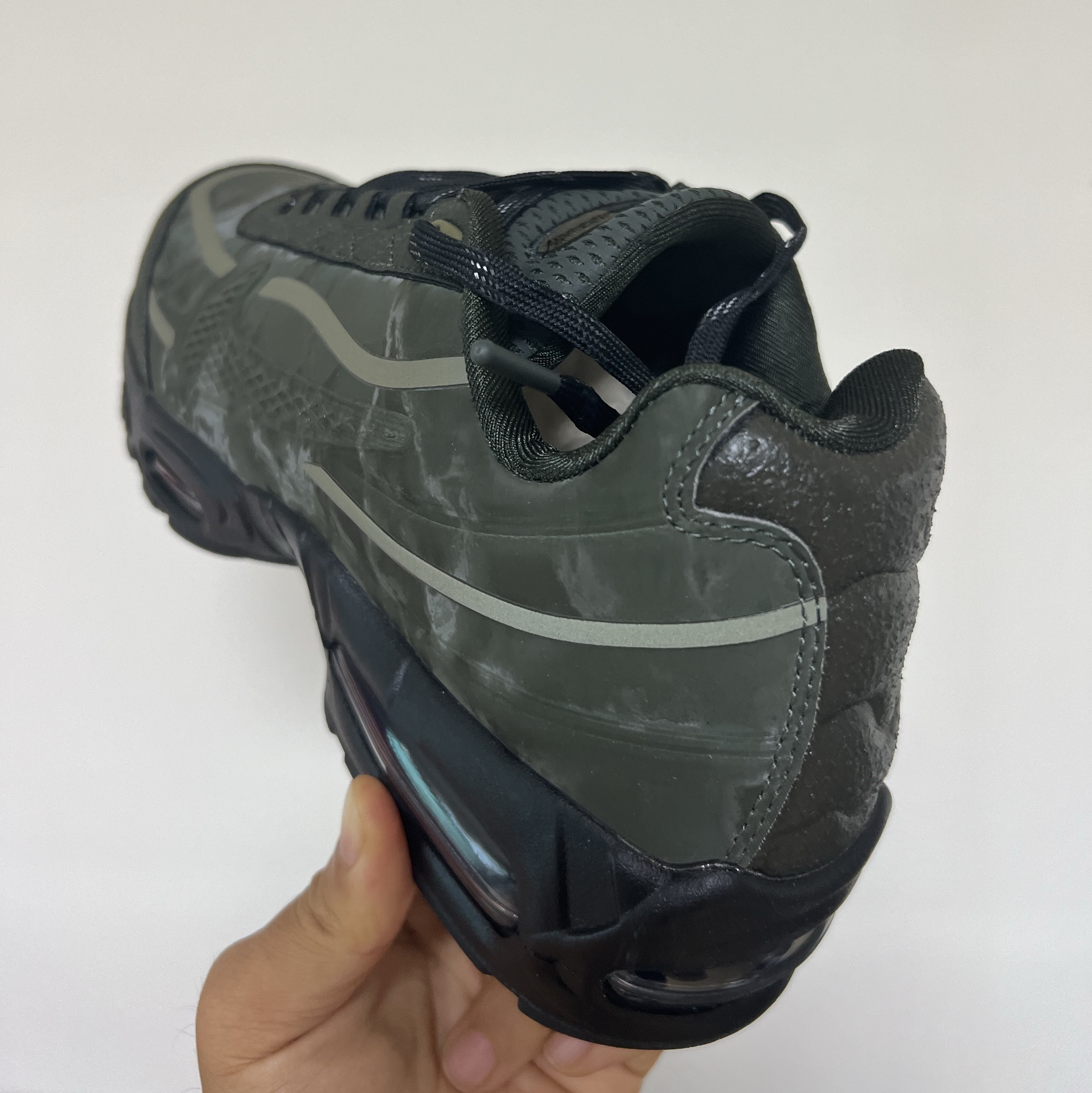 Nike x Worksout Air Max 95 Medium Olive and Sequoia 착용 스타일 - 2