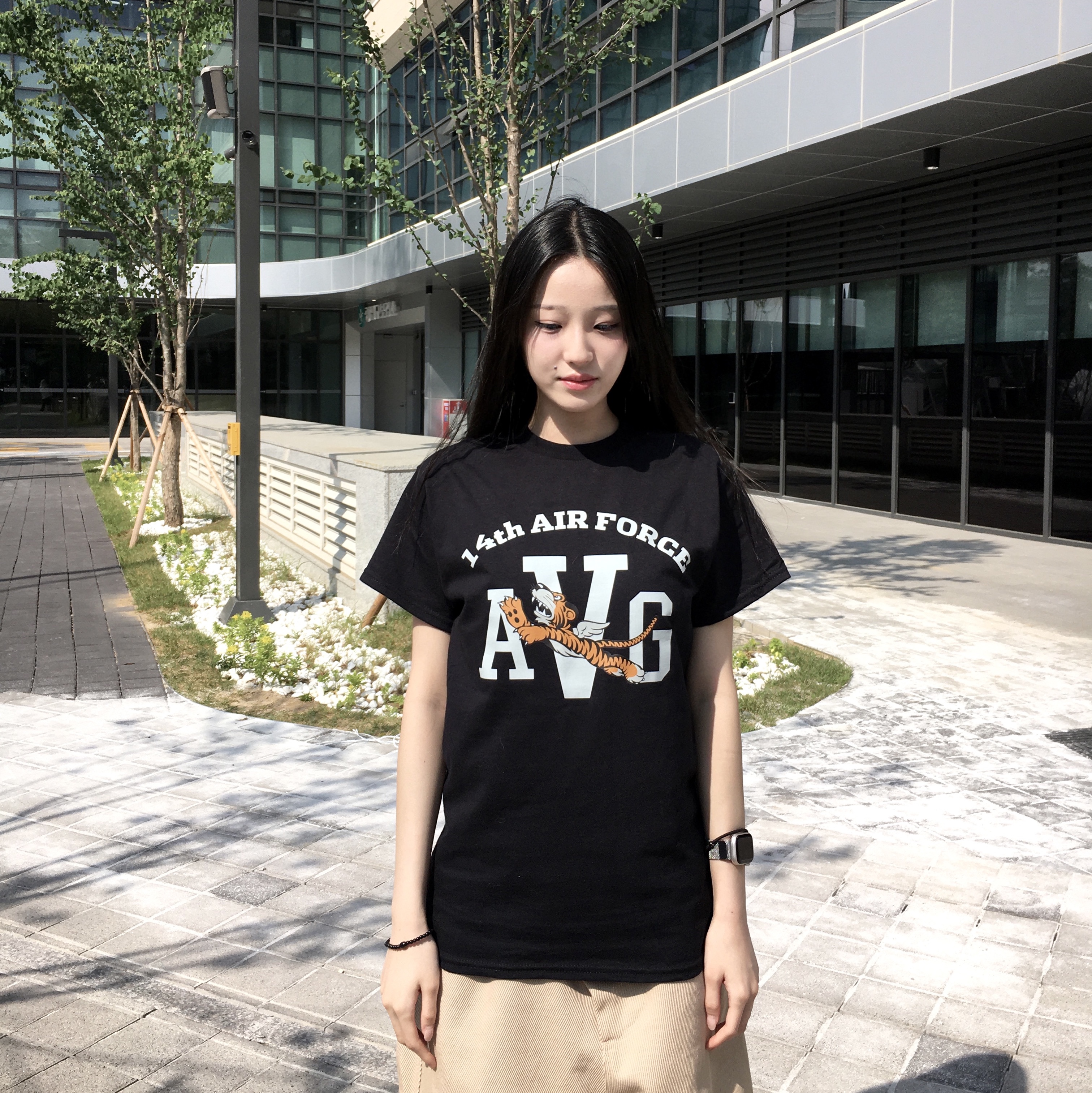 Balenciaga 3XL Sneakers Beige, Gildan X American Collection AVG TIGER T-Shirt Black 착용 스타일 - 2
