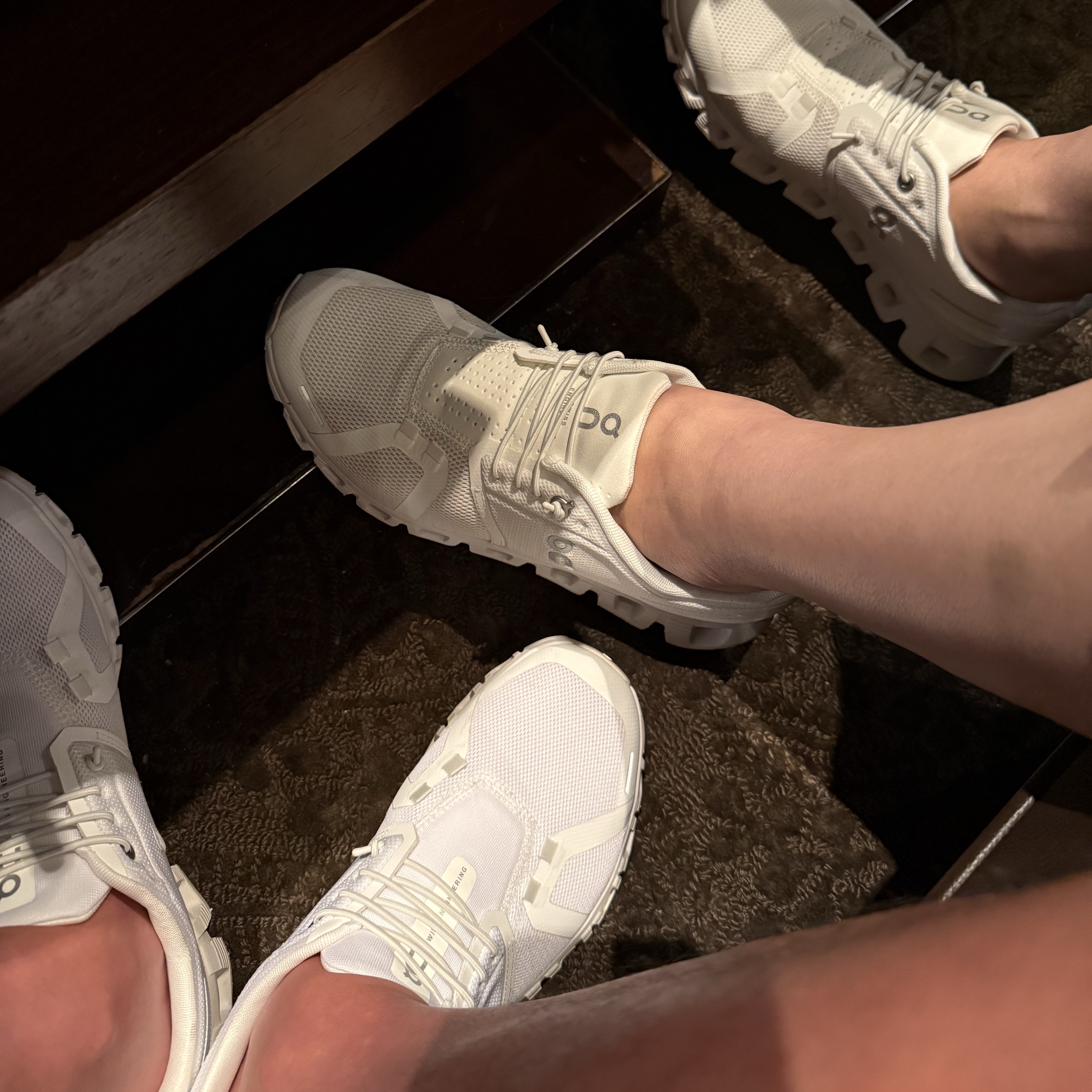 On Running Cloud 5 All White 착용 스타일
