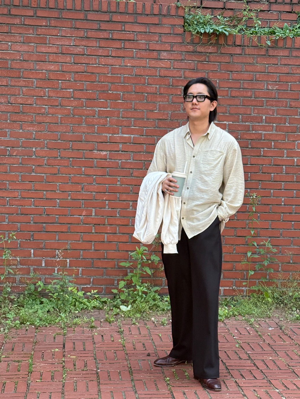 NA A NANA Stripe Silky Shirt Beige, NA A NANA Curved Fly Slacks Black 착용 스타일 - 2