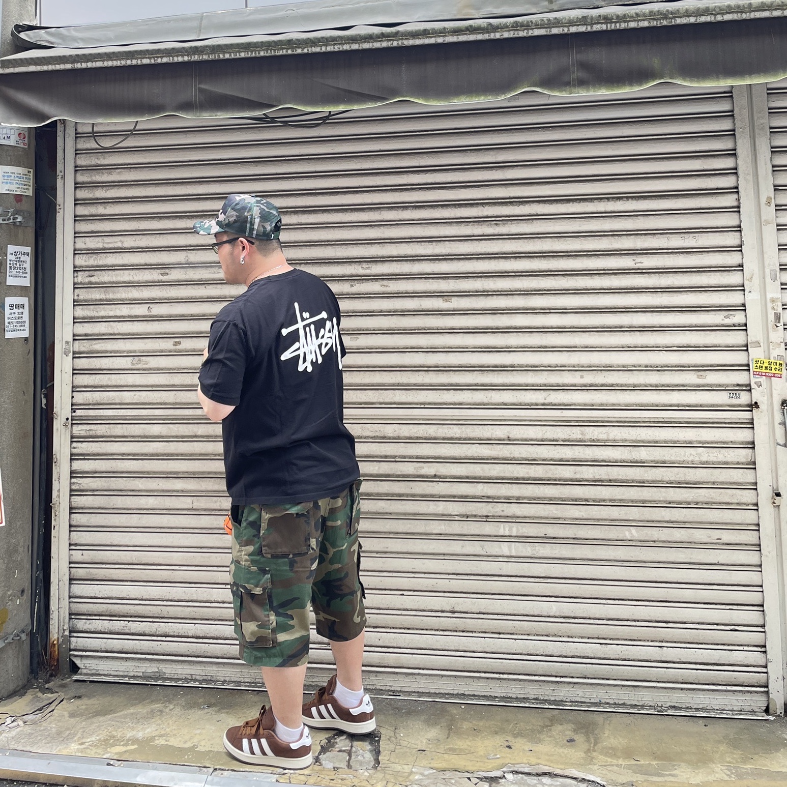 Stussy Basic Trucker Cap Camo, Stussy Basic Stussy T-Shirt Black 2024, 2025 착용 스타일 - 2