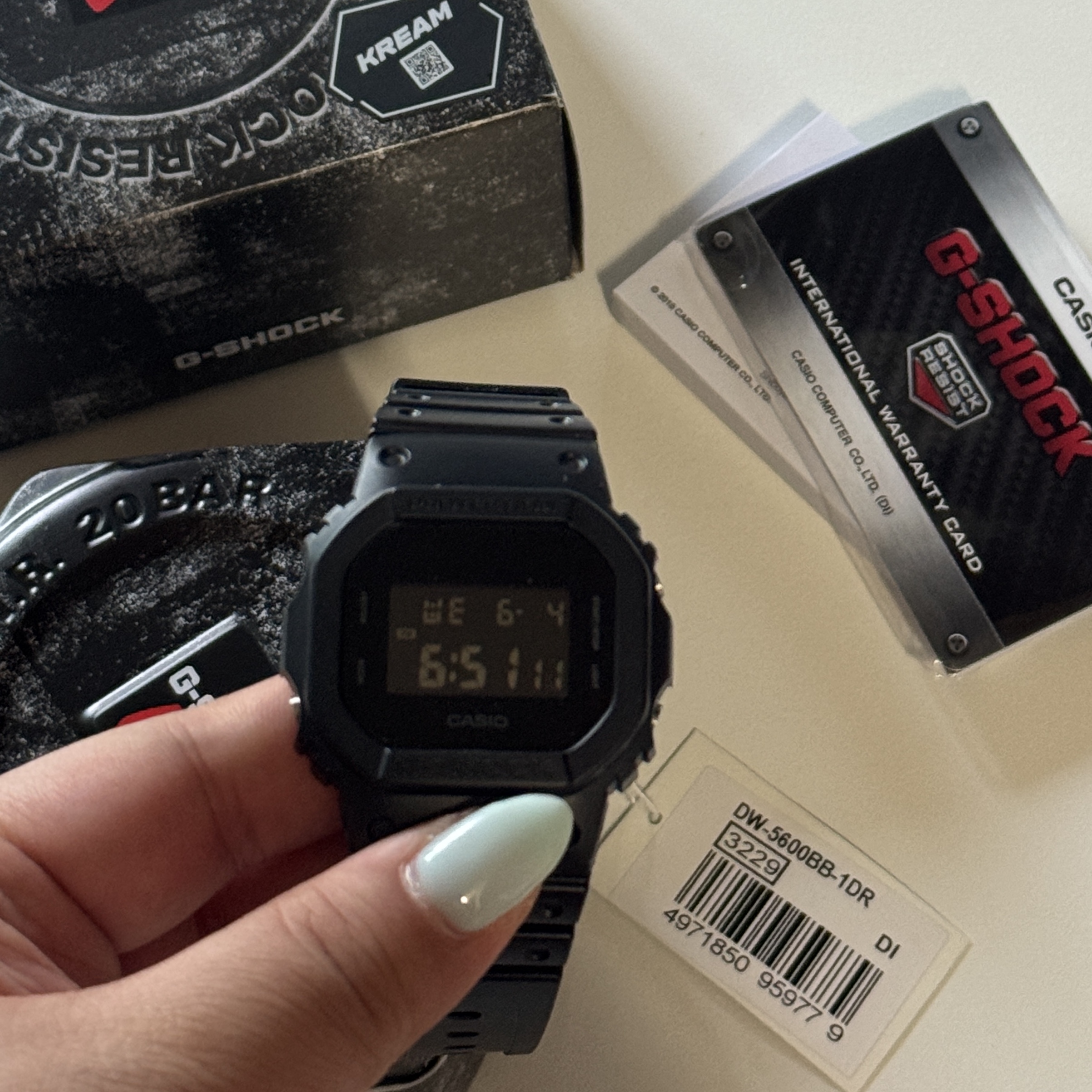 Casio G-Shock DW-5600BB-1 착용 스타일 - 1