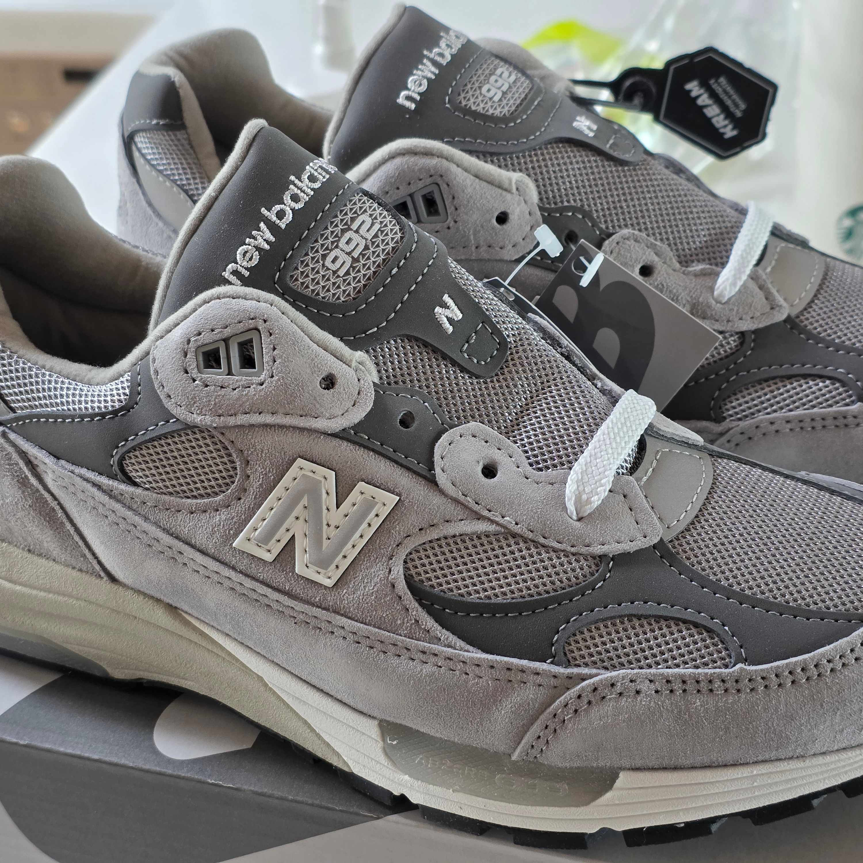 New Balance 992 Made in USA Core Grey Silver Metallic 착용 스타일 - 1