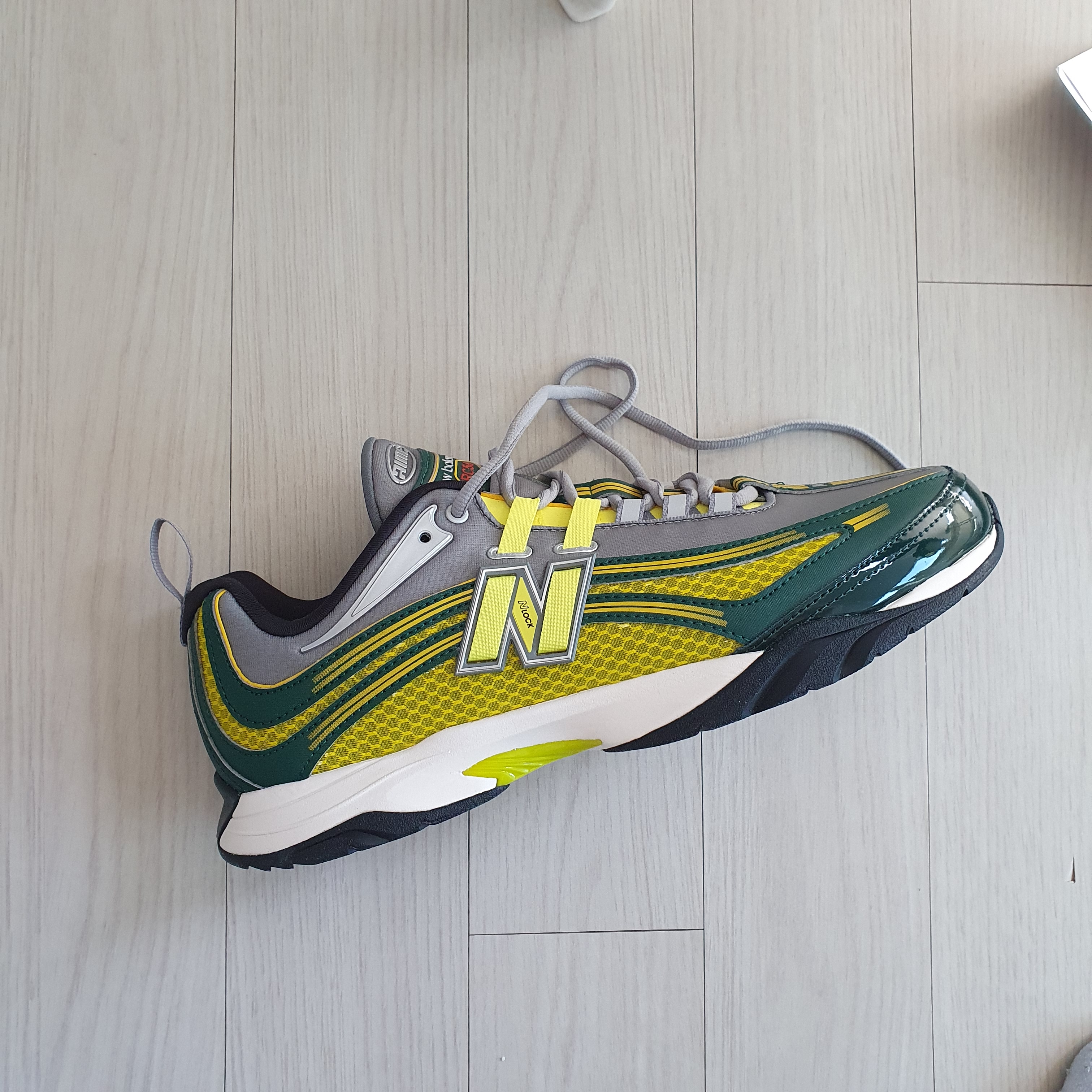 New Balance x Aime Leon Dore RC56 Volt Green 착용 스타일 - 1
