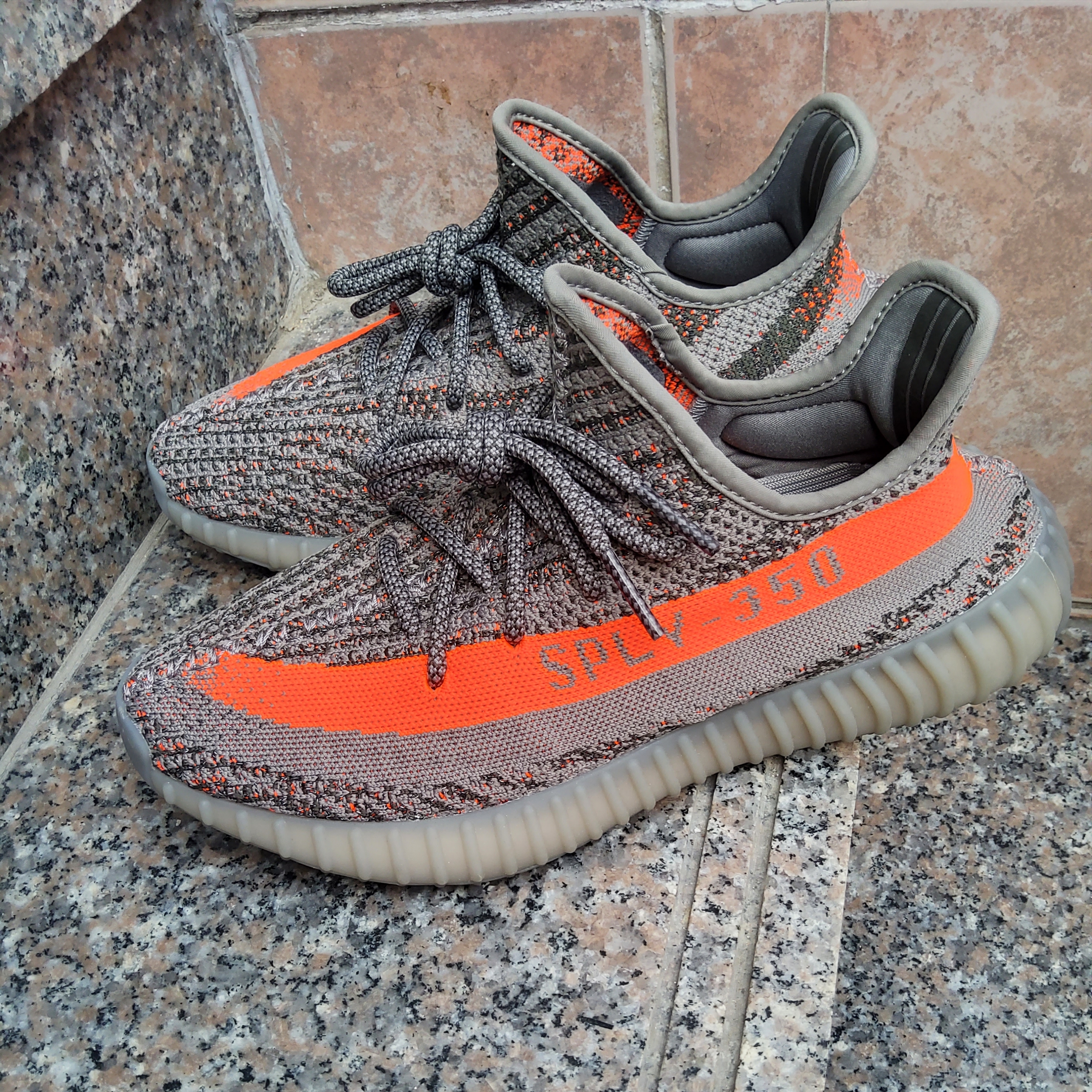 Adidas Yeezy Boost 350 V2 Beluga - Reflective 착용 스타일