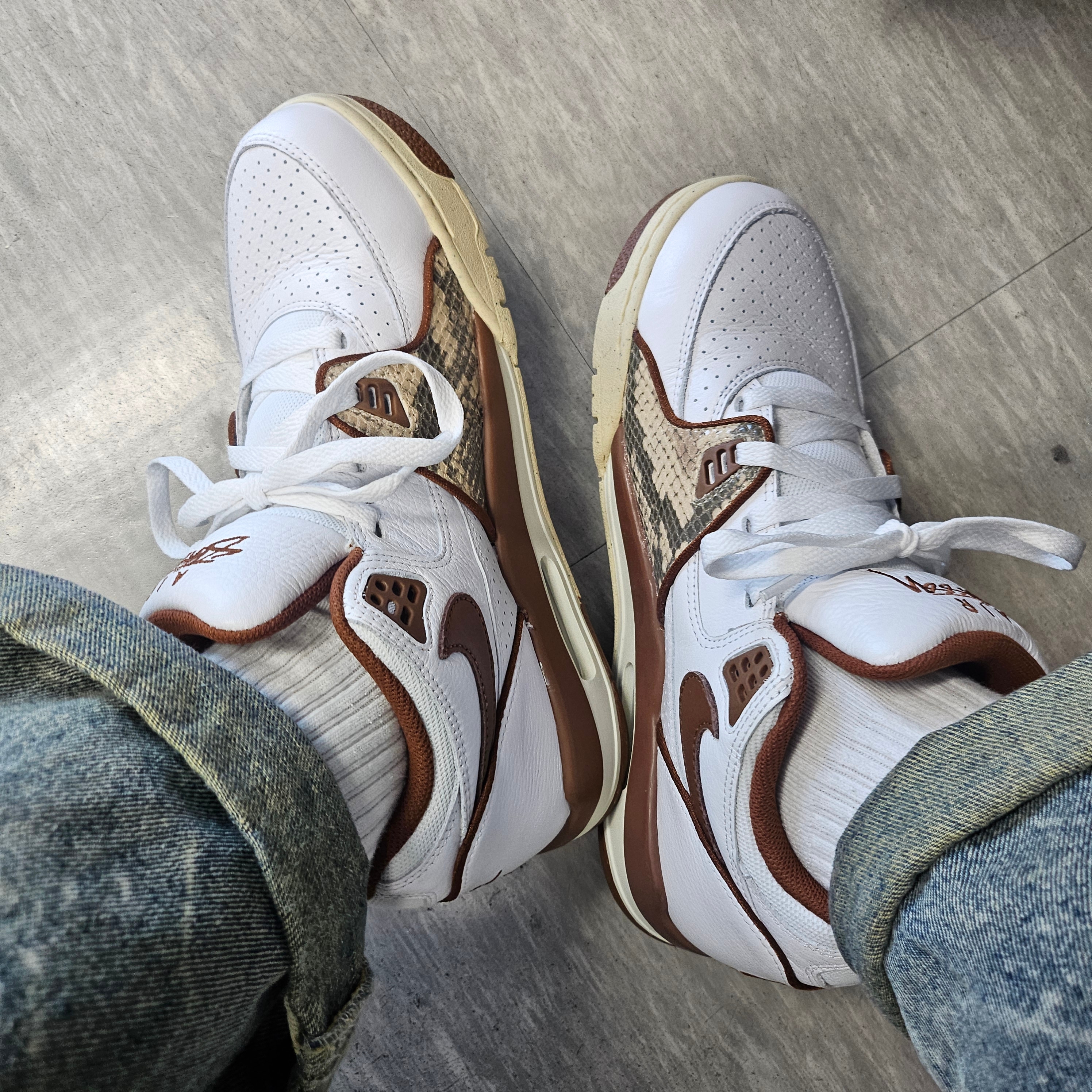 Nike x Stussy Air Flight 89 Low White and Pecan 착용 스타일 - 2