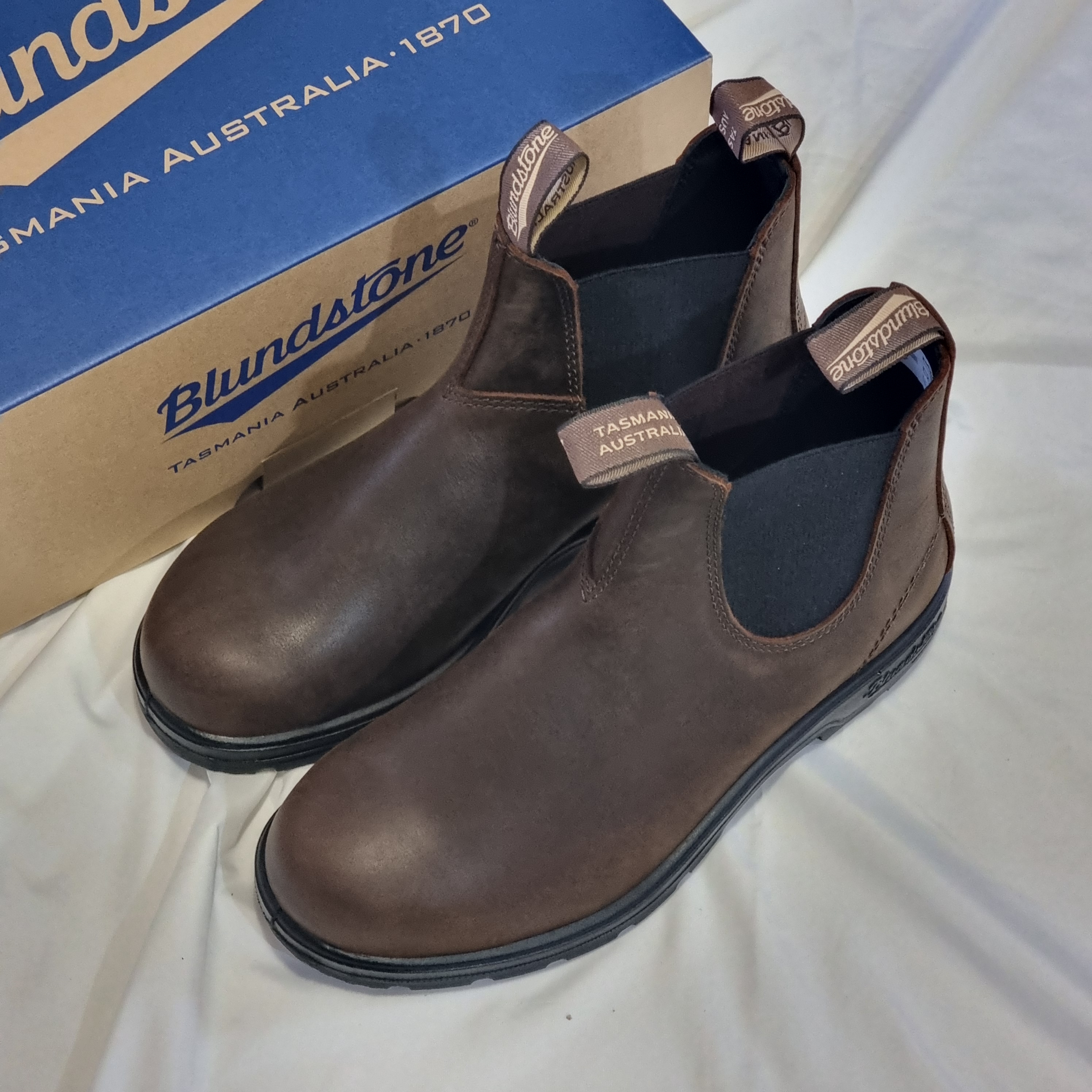 BLUNDSTONE Classics 1609 Chelsea Boots Antique Brown 착용 스타일