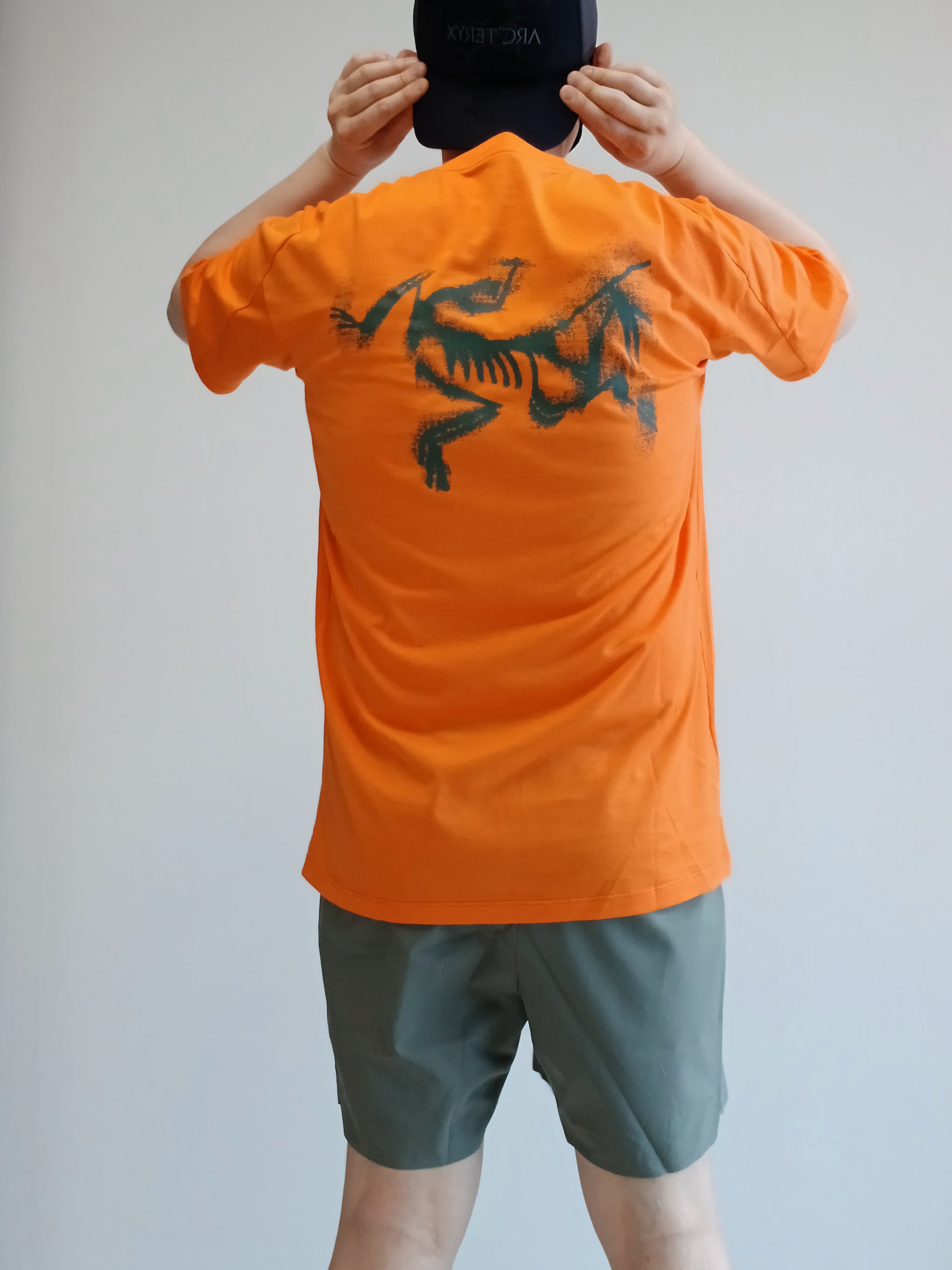 Arc'teryx Kragg SL Cotton Blurred Bird SS T-Shirt Black Dynasty, Arc'teryx Kragg SL Cotton Blurred Bird SS T-Shirt White Light Atmos 착용 스타일 - 6