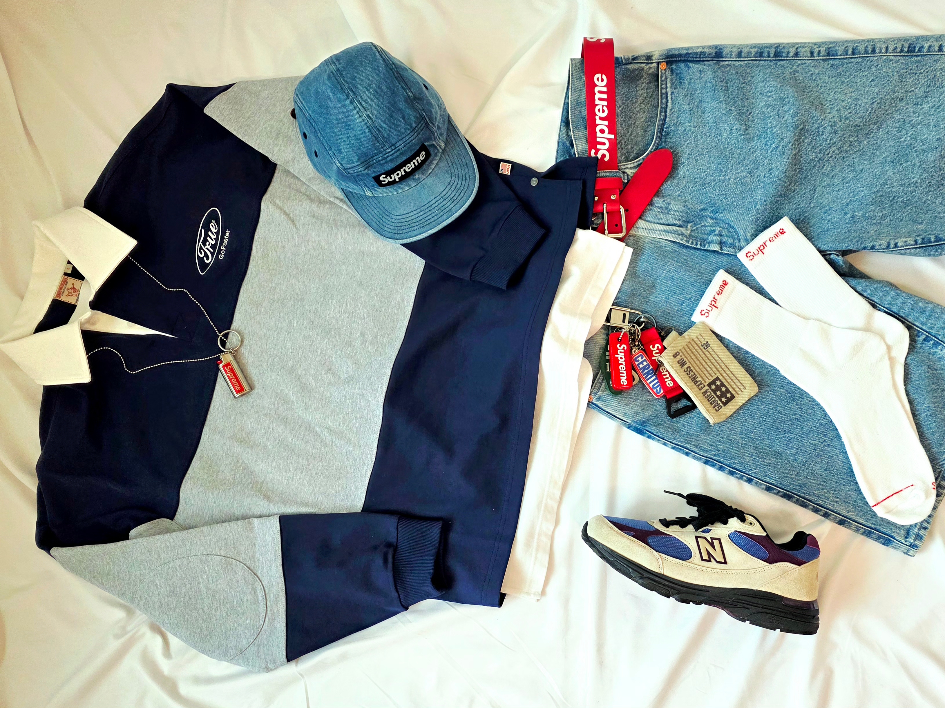 Supreme Hanes Crew Socks White (4 Pack), Supreme Metal Lighter Holster - 19SS 착용 스타일 - 1