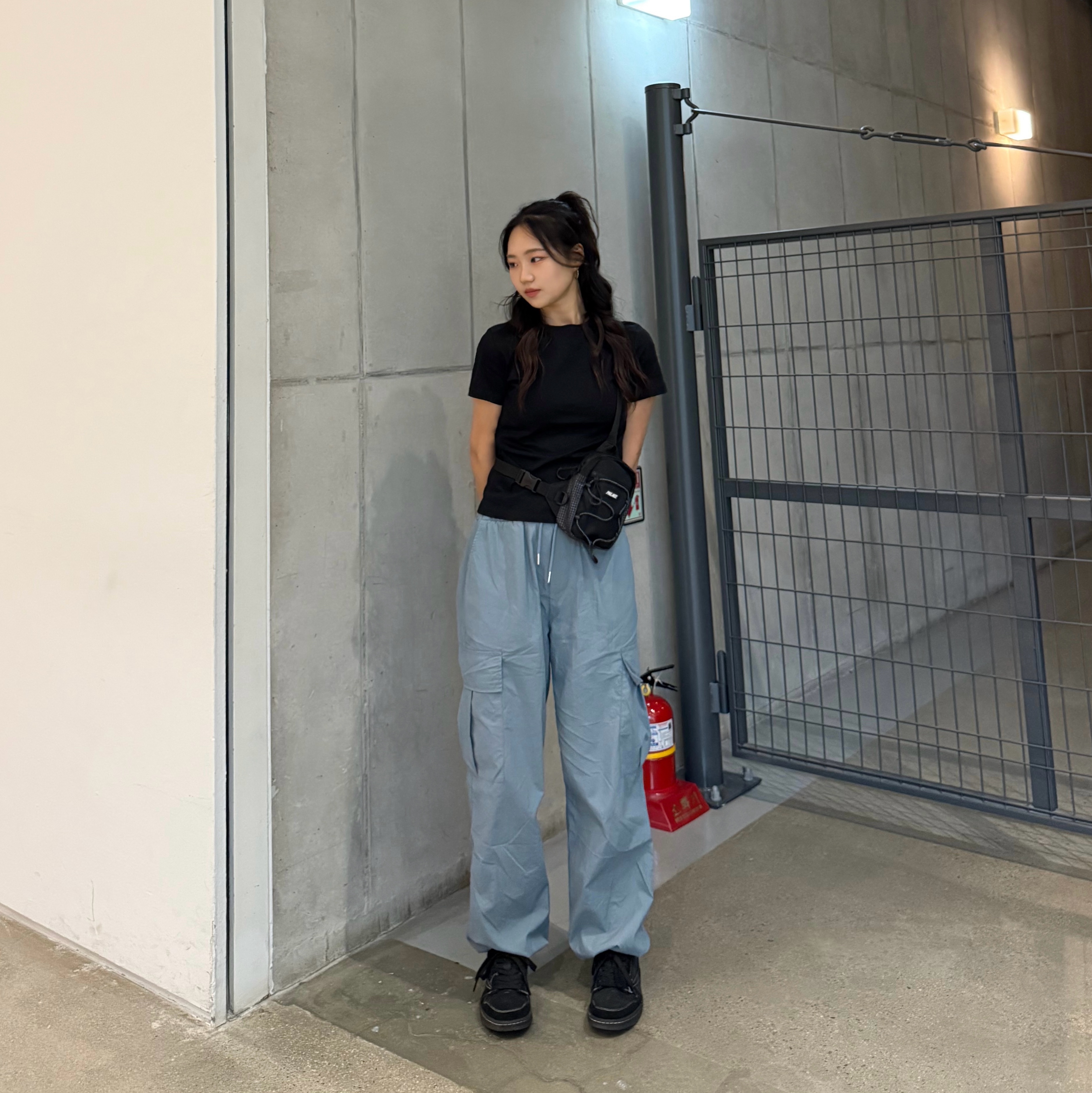 Jordan 1 x Travis Scott Retro Low OG SP Black Phantom, Palace Cordura Reflex RS Shot Bag Black - 25SS 착용 스타일 - 1
