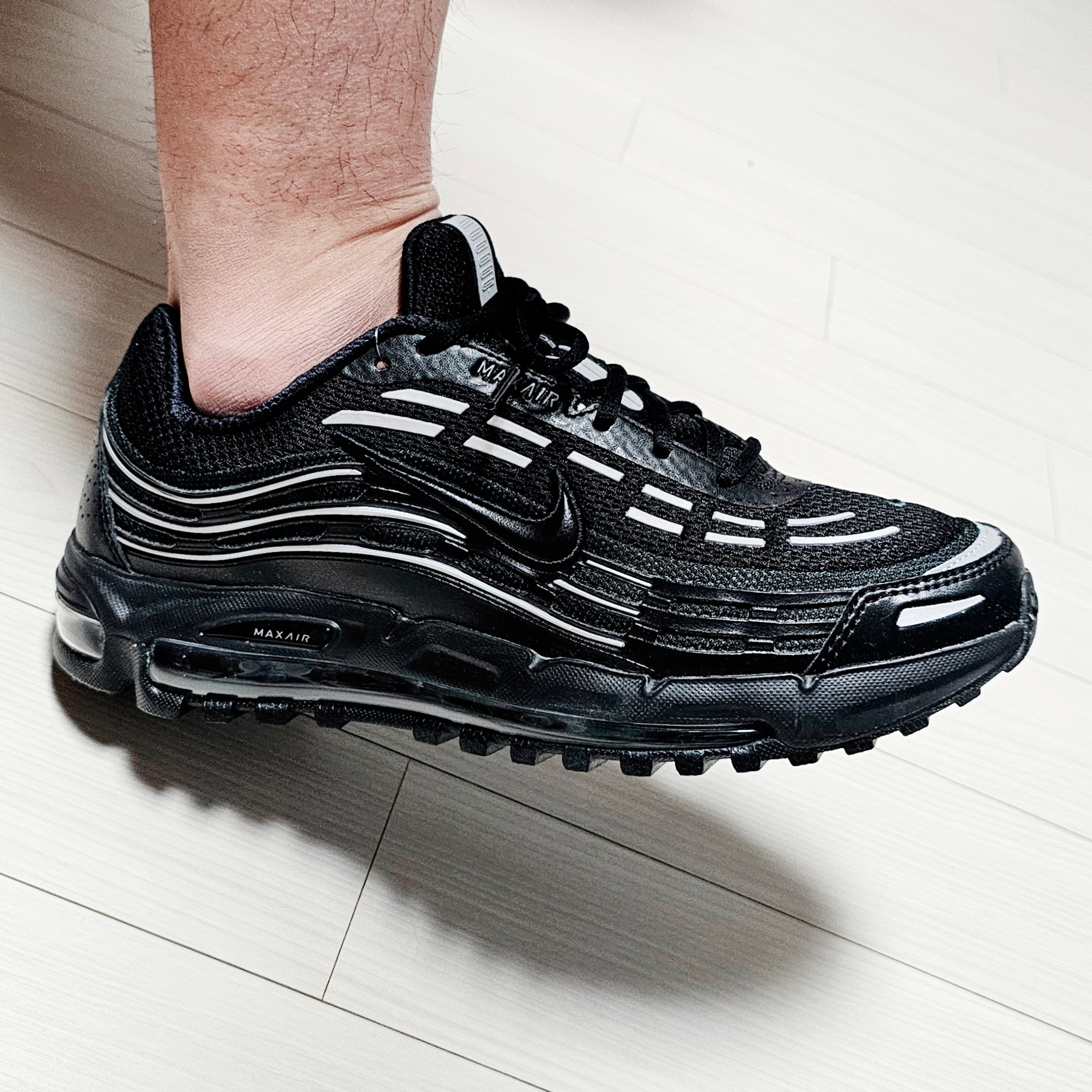 Nike Air Max TL 2.5 Black and Metallic Silver 착용 스타일