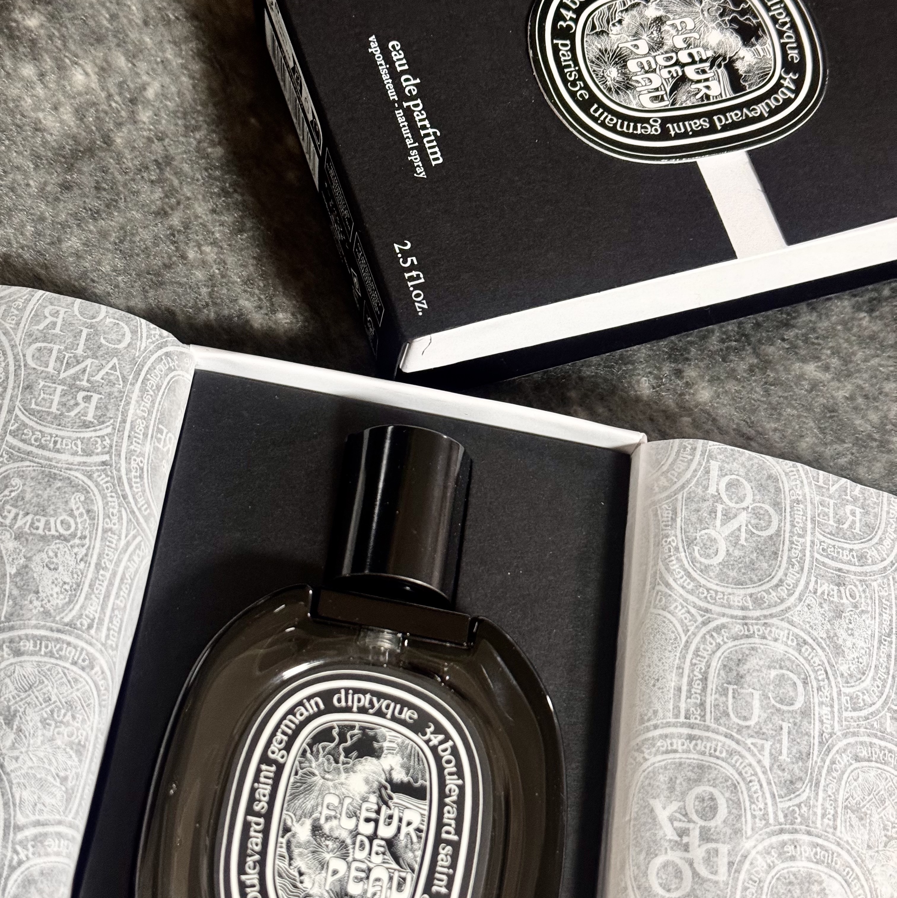 Diptyque Fleur De Peau Eau De Parfum 75ml, Diptyque L'eau Papier Eau De Toilette 100ml 착용 스타일 - 1