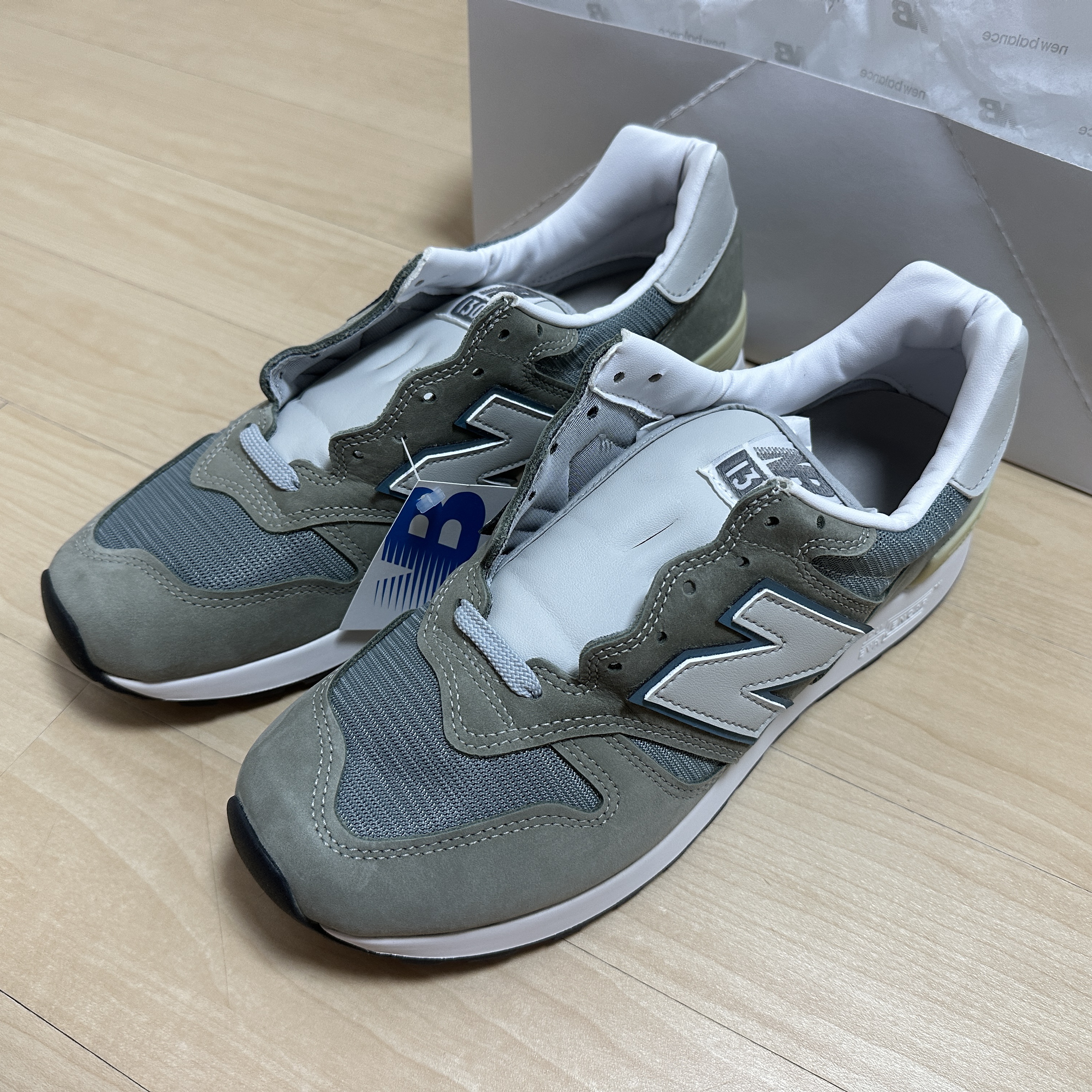New Balance 1300 Made in USA Mirage Grey Monument 착용 스타일