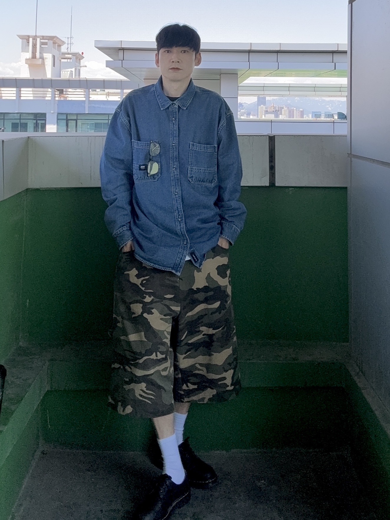 Dr. Martens 1461 Ambassador Black, SLOW RECORD HOUSE Carpenter Bermuda Wide Camo Pants Vintage Green 착용 스타일 - 4