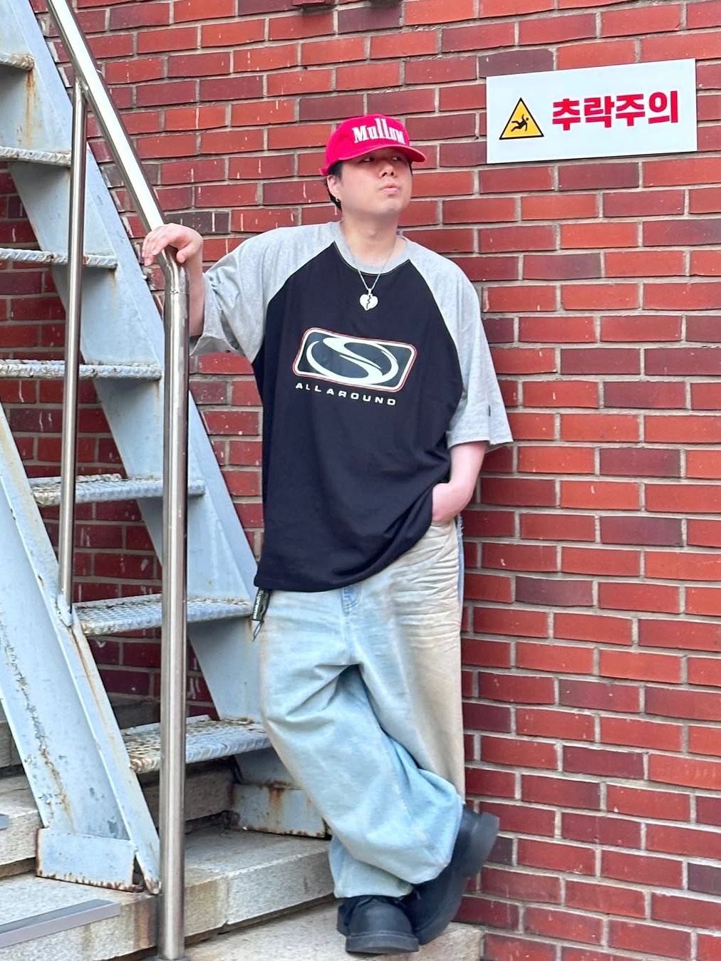 SPORT CHAMBER SC Big Flash Raglan T-Shirt Black 착용 스타일 - 2