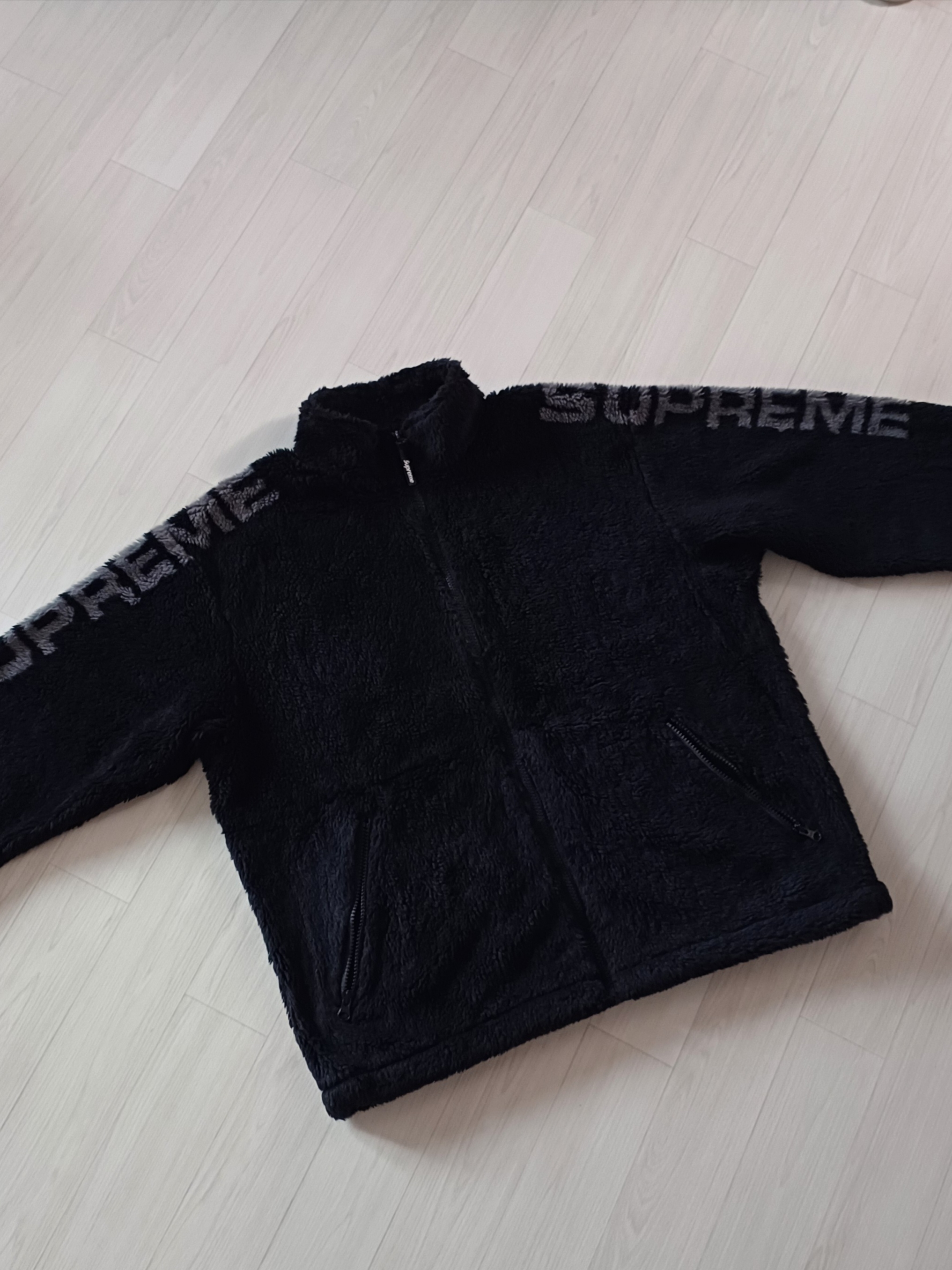 Supreme Shoulder Logo Fleece Jacket Black - 25SS 착용 스타일 - 1