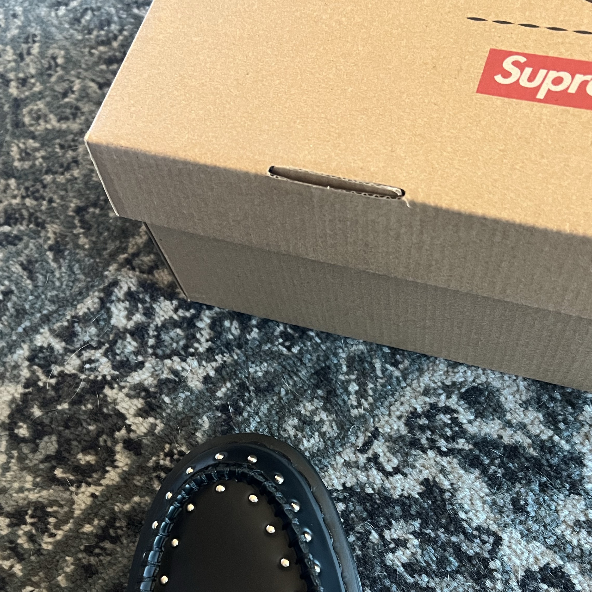 Dr. Martens x Supreme Studded Penton Loafers Black - 25SS 착용 스타일 - 2