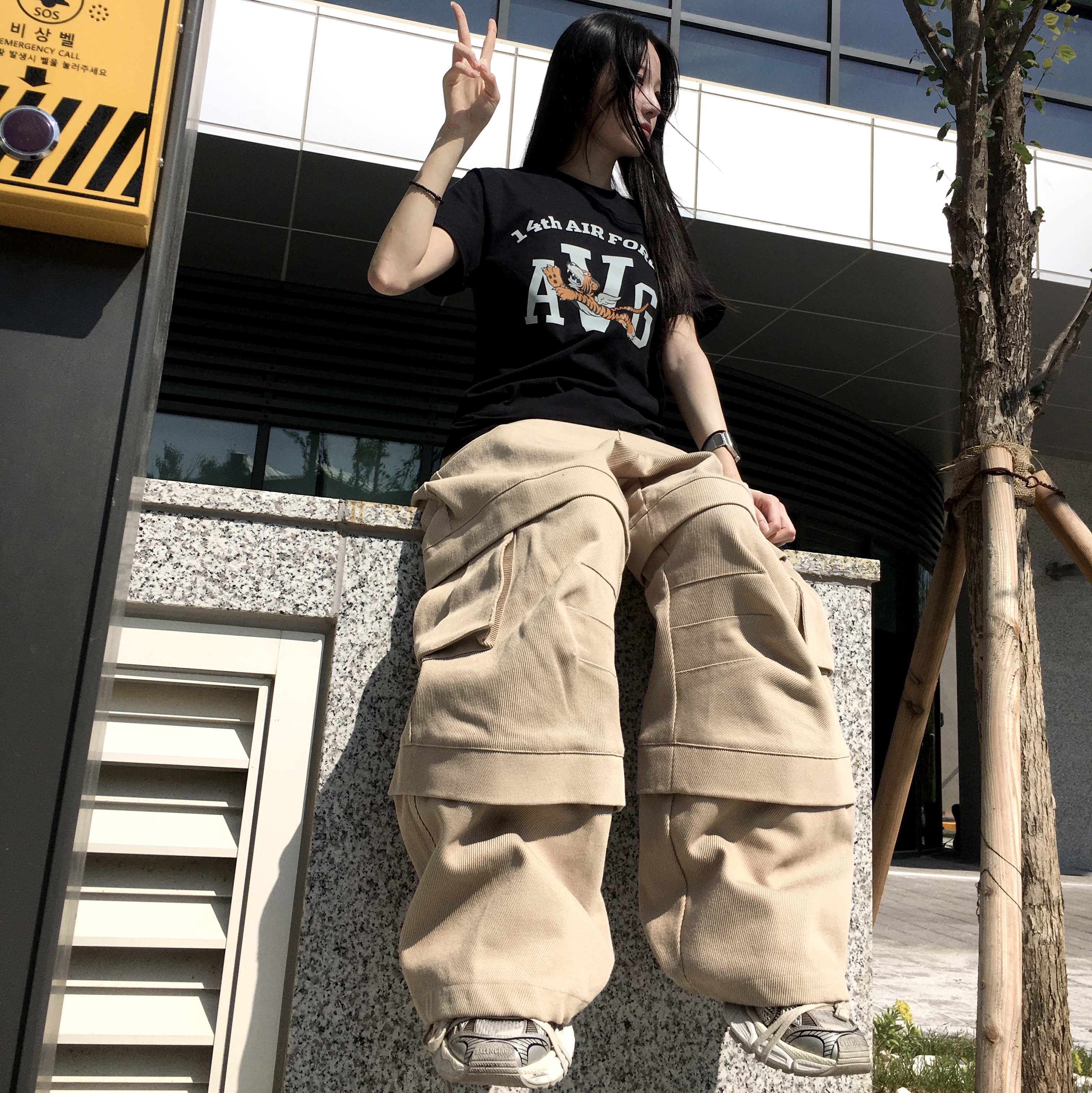 Balenciaga 3XL Sneakers Beige, Gildan X American Collection AVG TIGER T-Shirt Black 착용 스타일 - 5