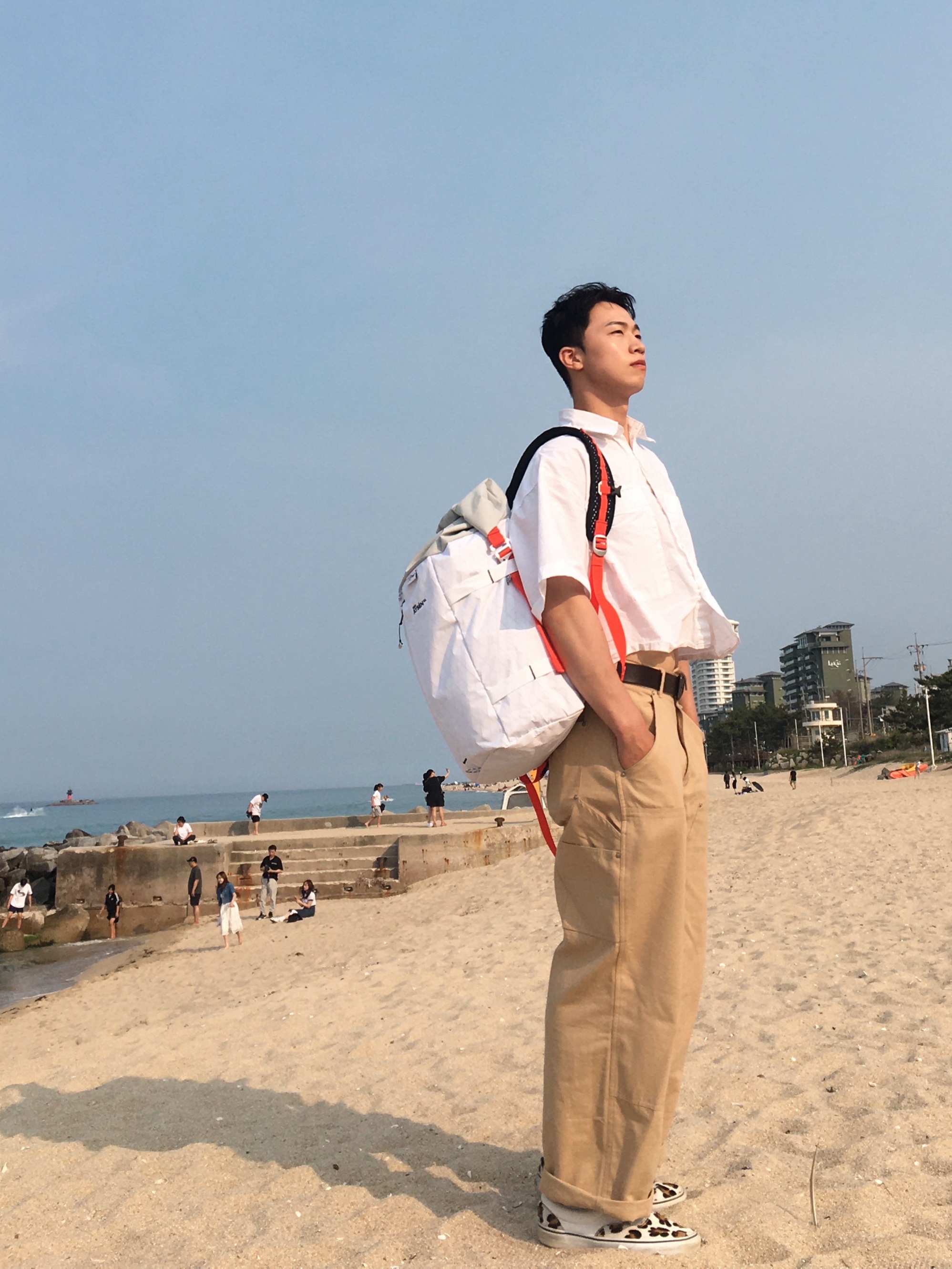 Nike ACG Aisen Daypack 32L White, Vans Era Leopard True White 착용 스타일 - 5