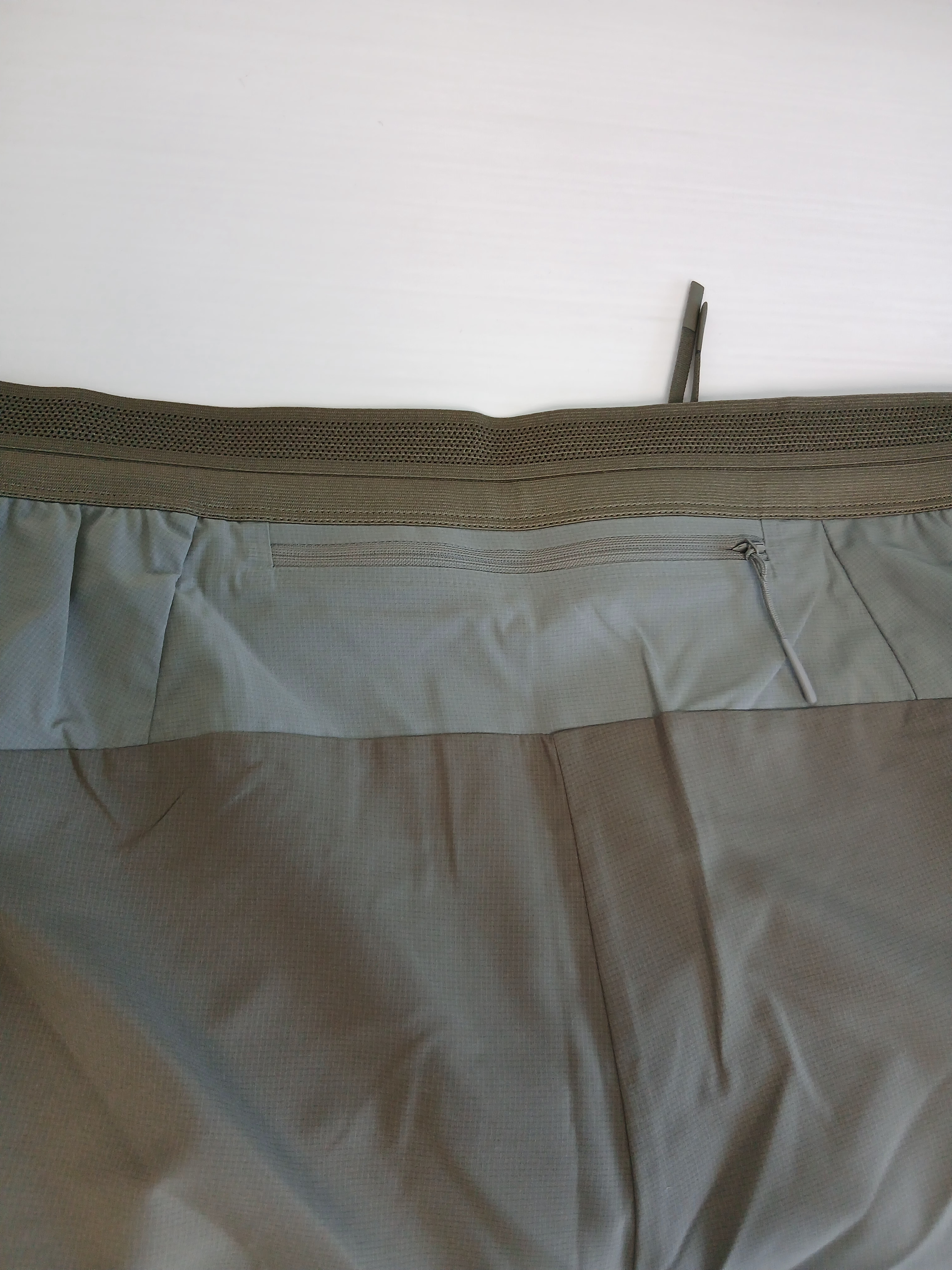 Arc'teryx Motus Arcword Crew SS T-Shirt Stone Green Heather, Arc'teryx Norvan Liner 7 Inch Shorts Forage Tatsu 착용 스타일 - 5
