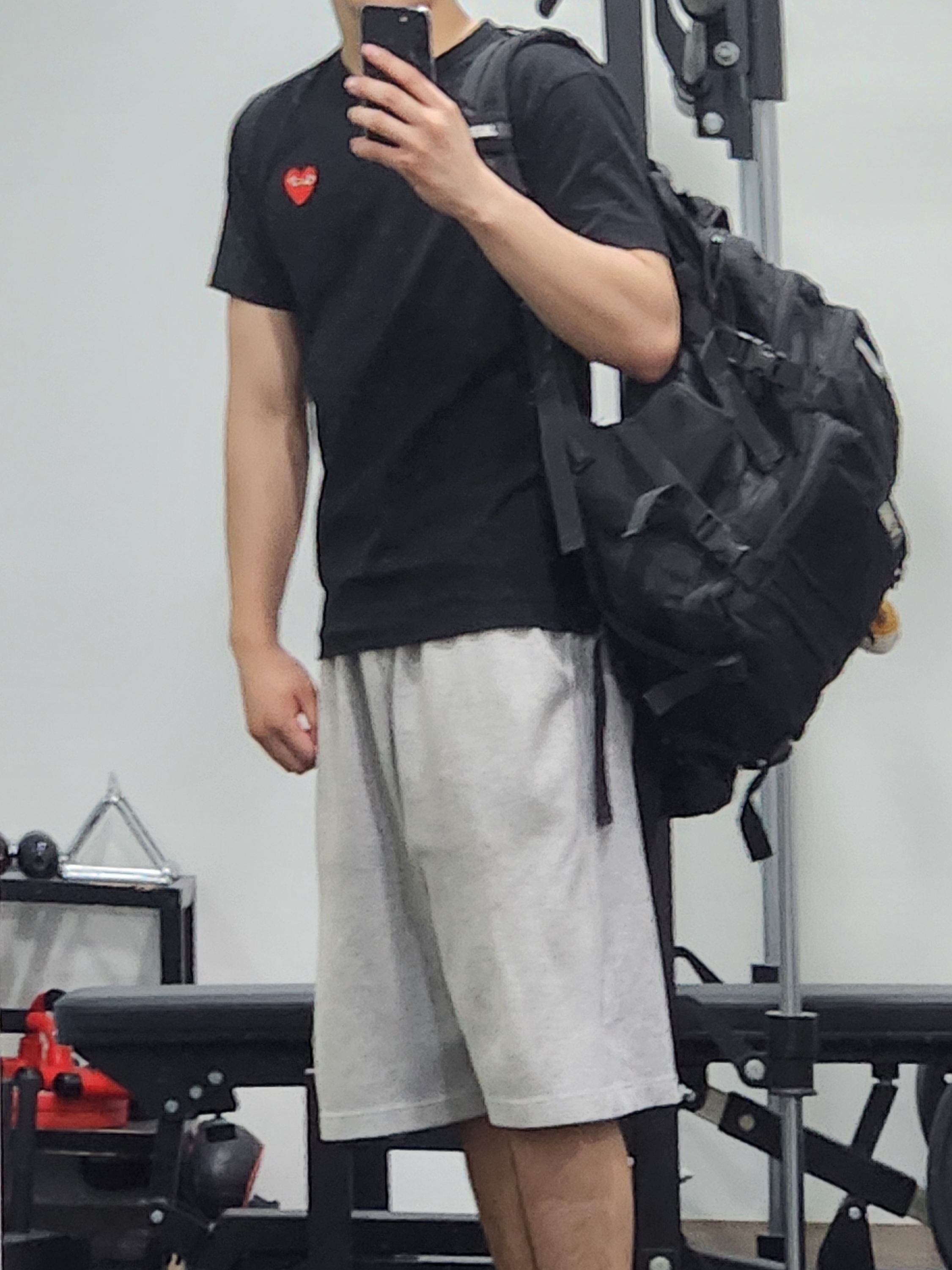 Play Comme des Garcons Red Heart T-Shirt Black 착용 스타일
