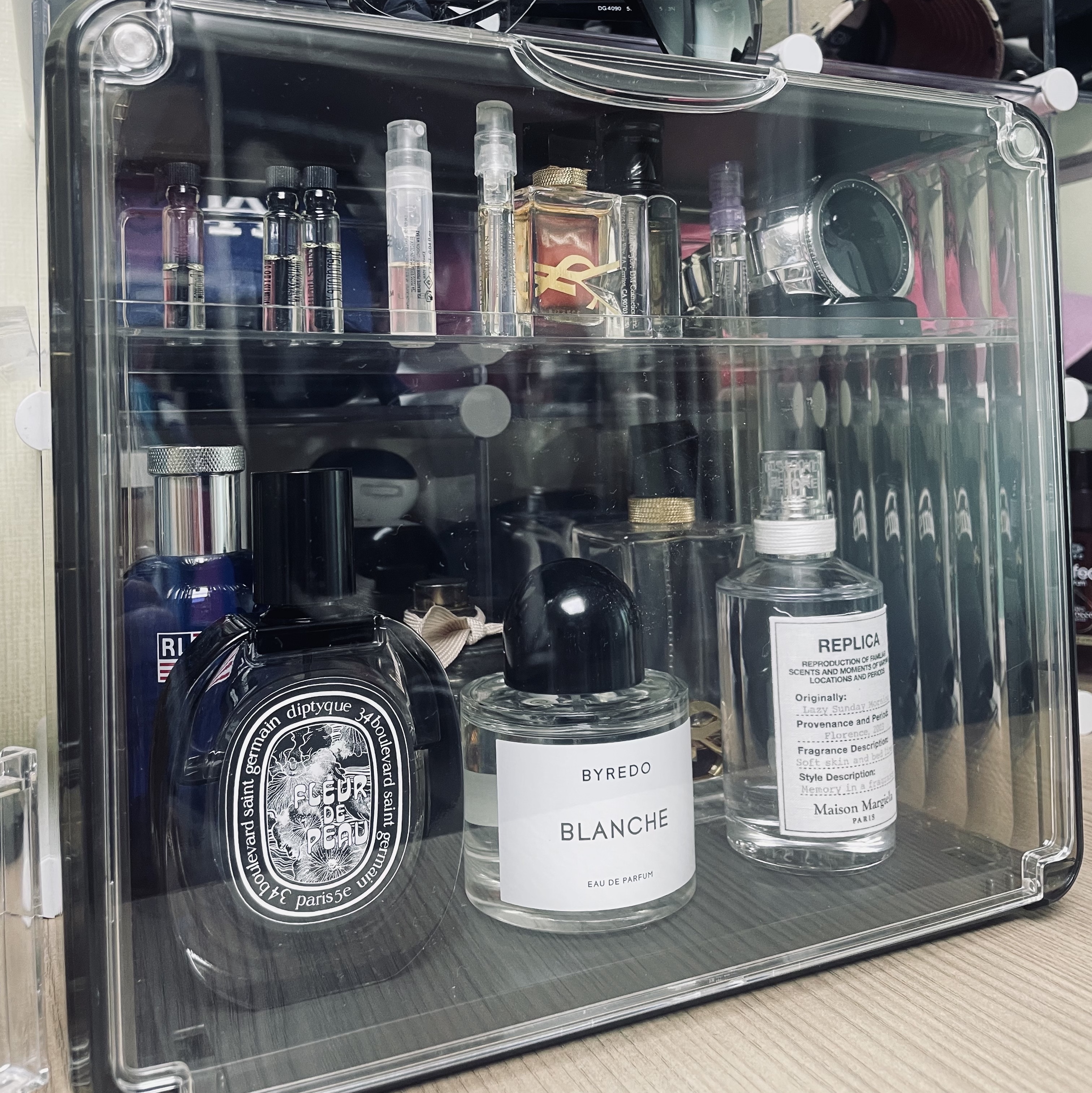 Byredo Blanche Eau De Parfum 100ml, Maison Margiela Replica Lazy Sunday Morning Eau De Toilette 100ml 착용 스타일 - 1