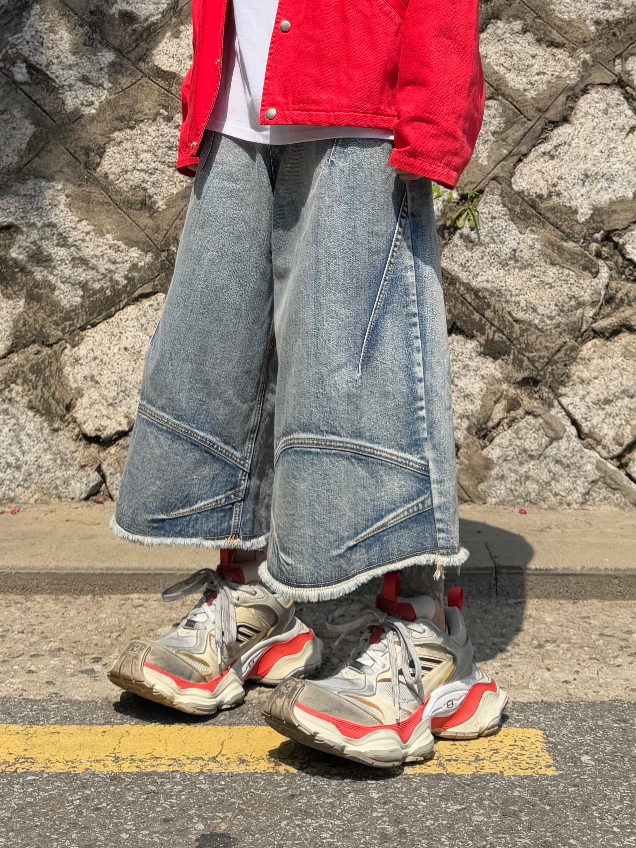 Balenciaga Cargo Sneakers Beige Grey Red 착용 스타일 - 9