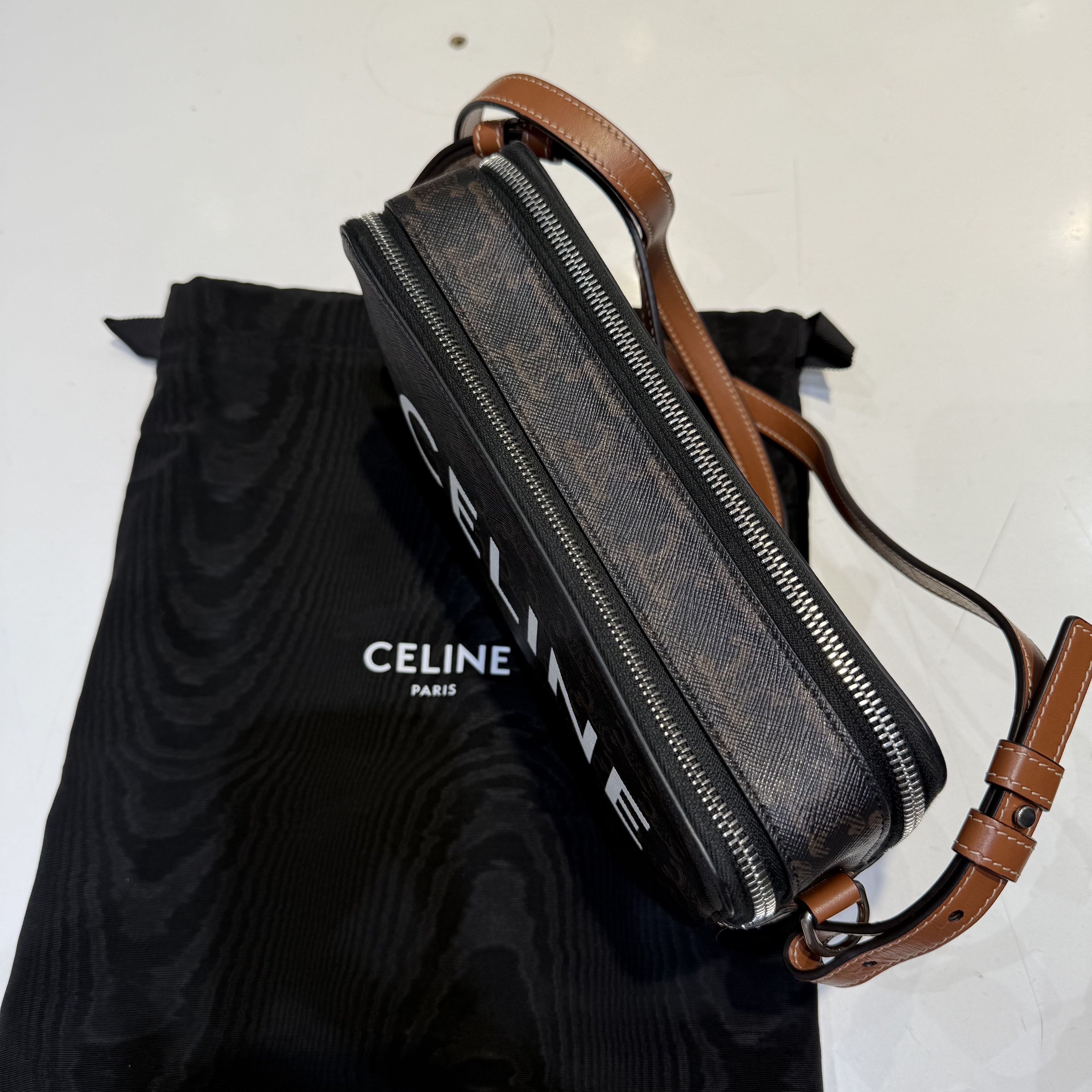 Celine Double Zip Messenger Bag in Triomphe Canvas with Celine Print Tan 착용 스타일 - 4