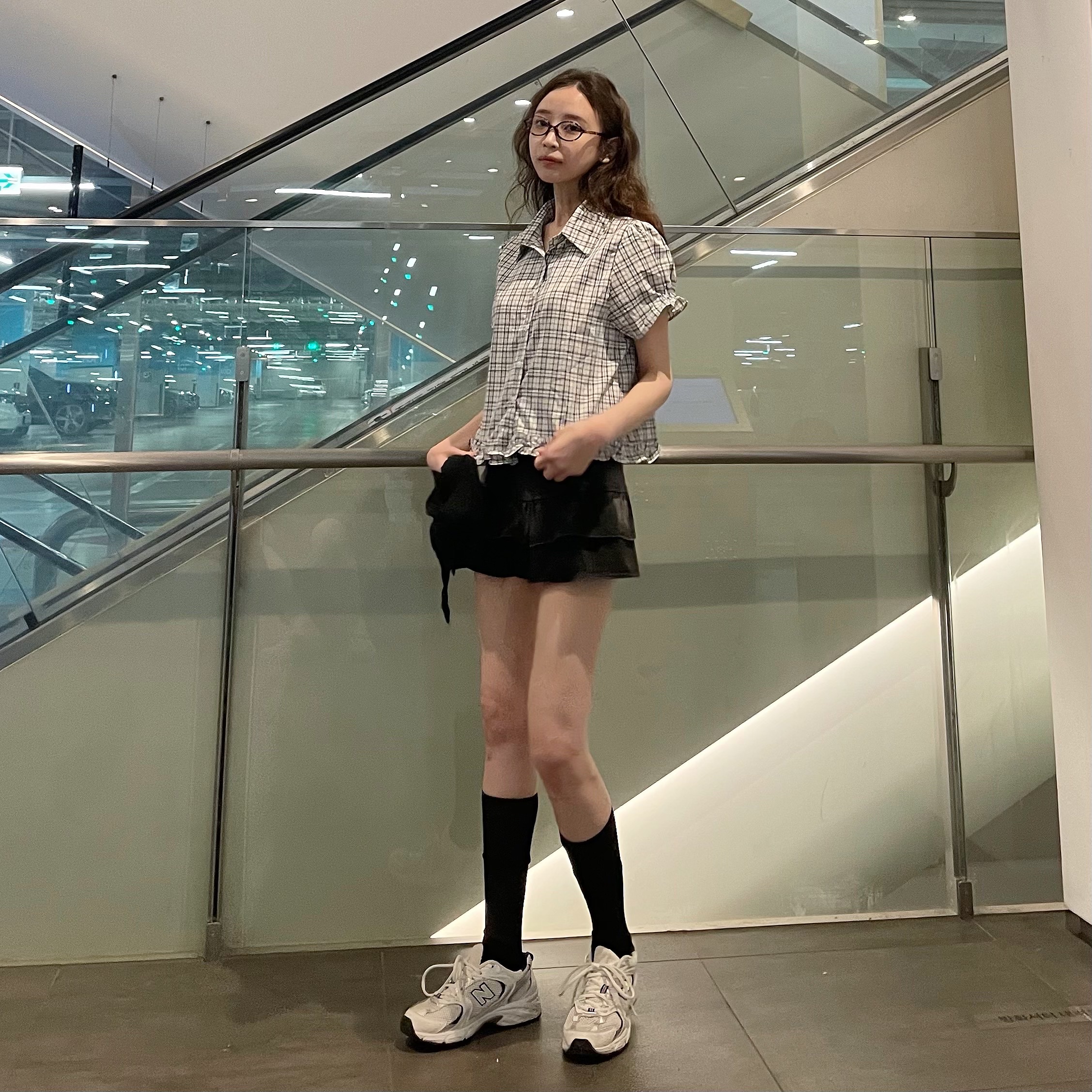 New Balance 530 White Silver, (W) Miu Miu Regard sunglasses Blue Lenses Honey Tortoiseshell Acetate Alternative fit 착용 스타일 - 2