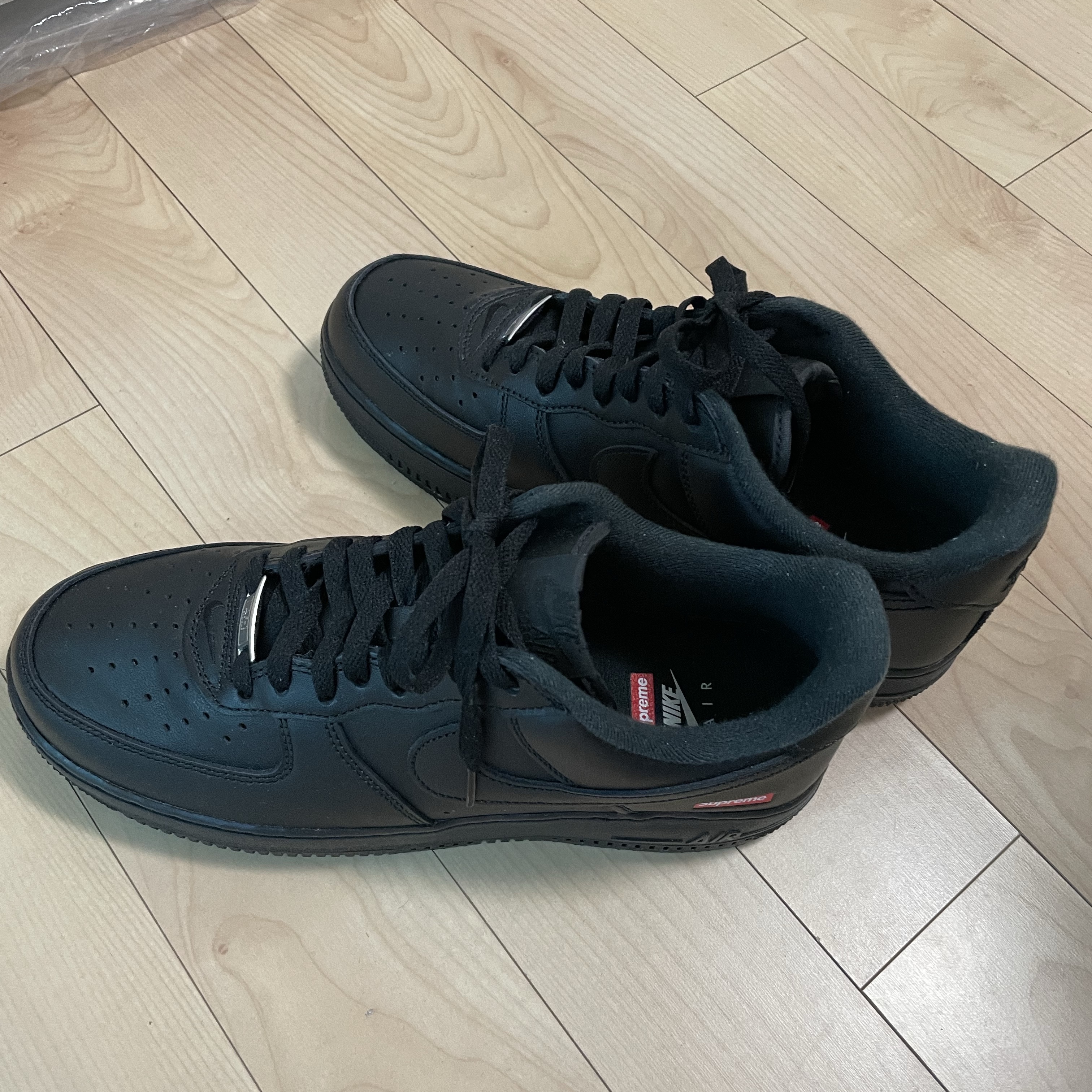 Nike x Supreme Air Force 1 Low Black 착용 스타일