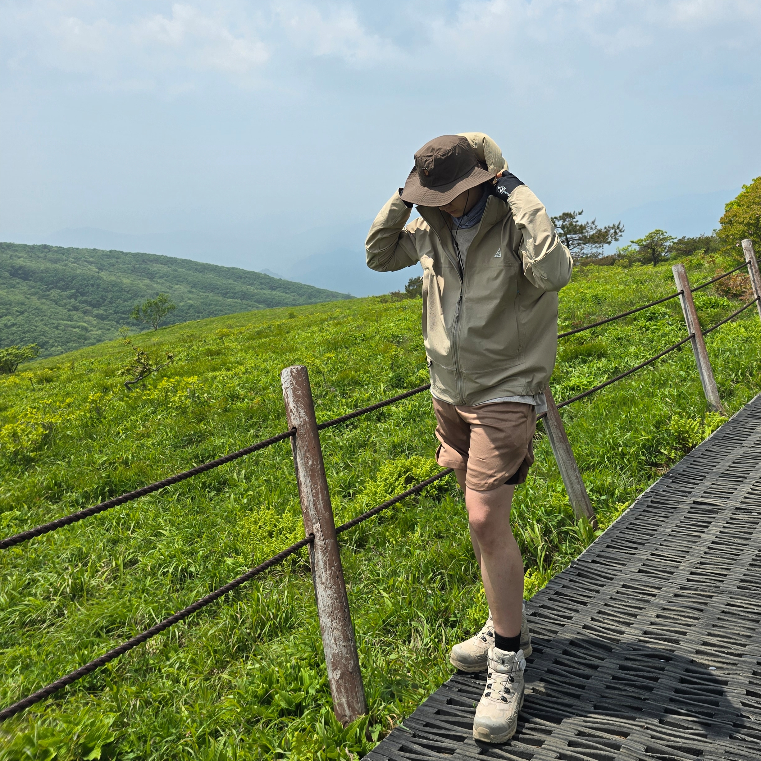 Fjallraven Abisko Summer Hat Dark Olive, Nike ACG Sun Farer Jacket Khaki Summit White - Asia 착용 스타일 - 2