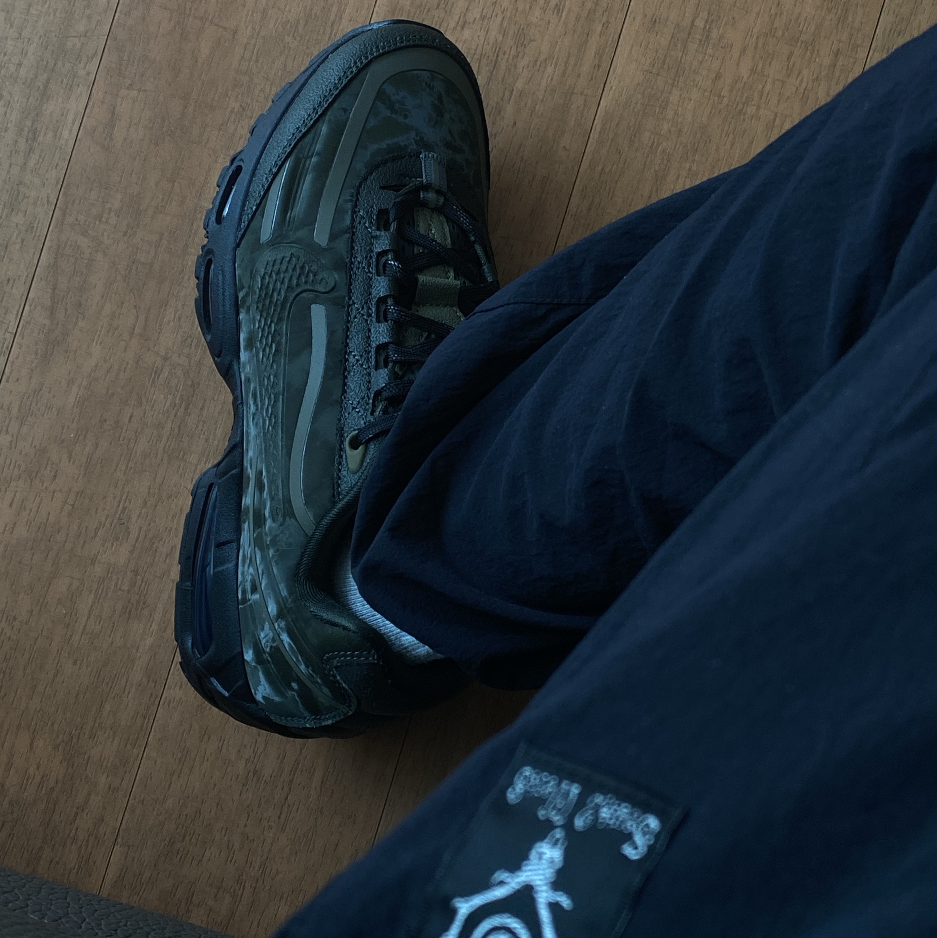 Nike x Worksout Air Max 95 Medium Olive and Sequoia 착용 스타일 - 2