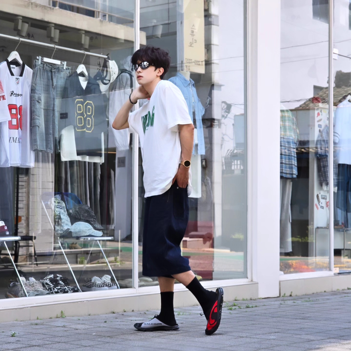 Supreme Flocked Washed S/S Top White - 25SS, Salomon RX Slide 3.0 Seasonal Black Fiery Red 착용 스타일 - 4