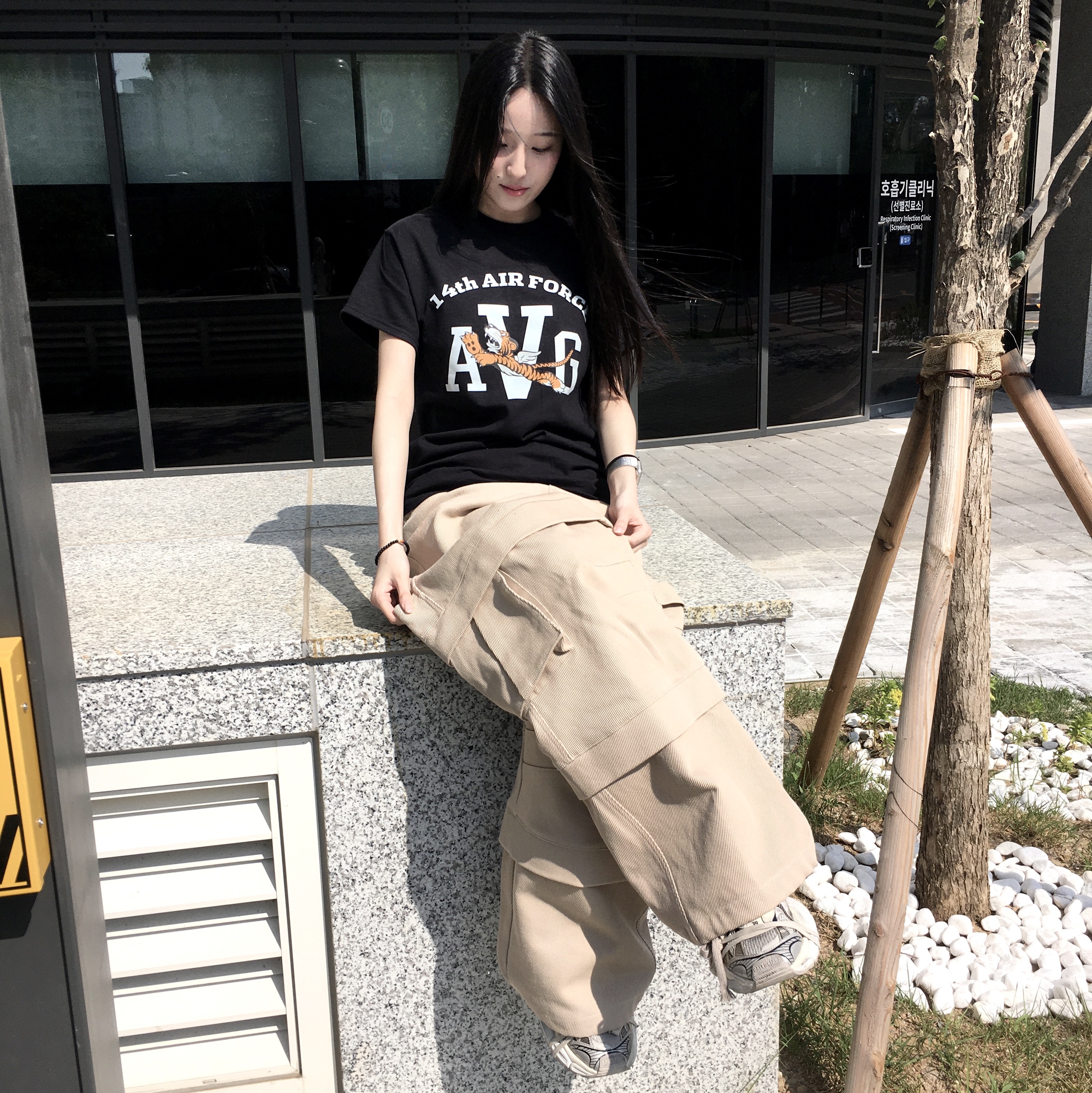 Balenciaga 3XL Sneakers Beige, Gildan X American Collection AVG TIGER T-Shirt Black 착용 스타일 - 4