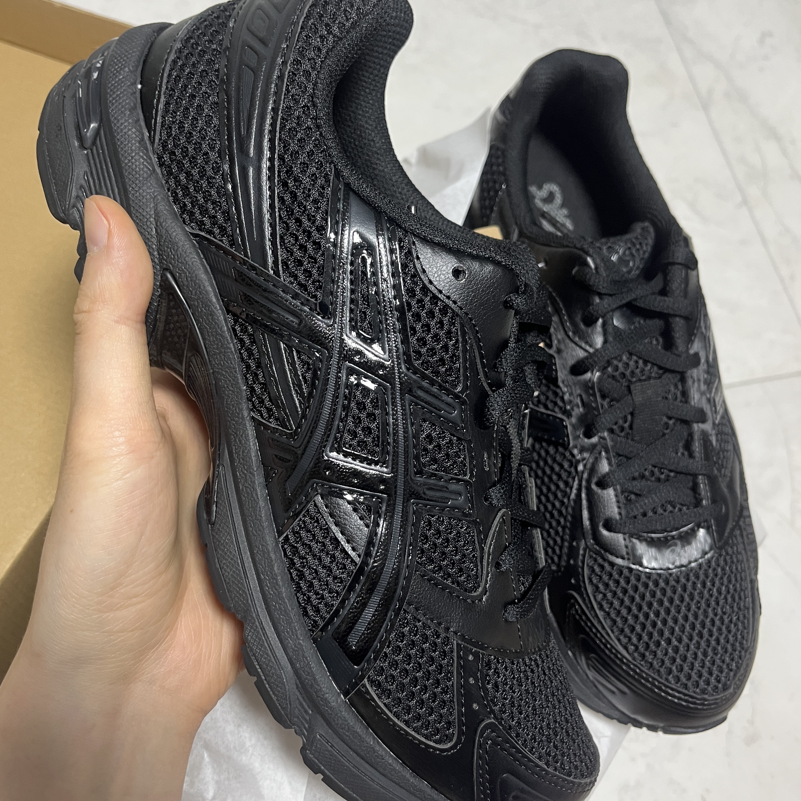 Asics Gel-1130 Black Graphite Grey 착용 스타일
