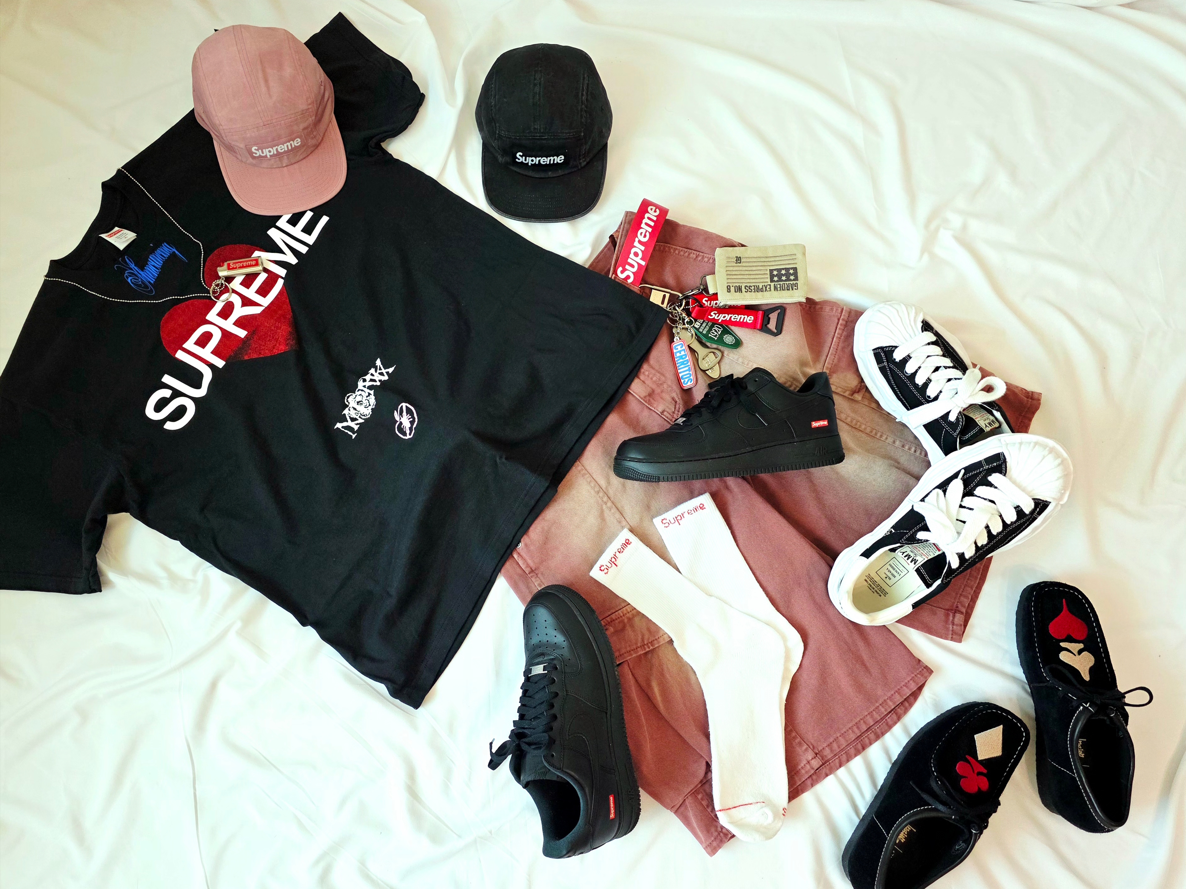 Supreme Announcing T-Shirt Black - 25SS, Supreme Waxed Ripstop Camp Cap Light Pink - 24FW 착용 스타일 - 1