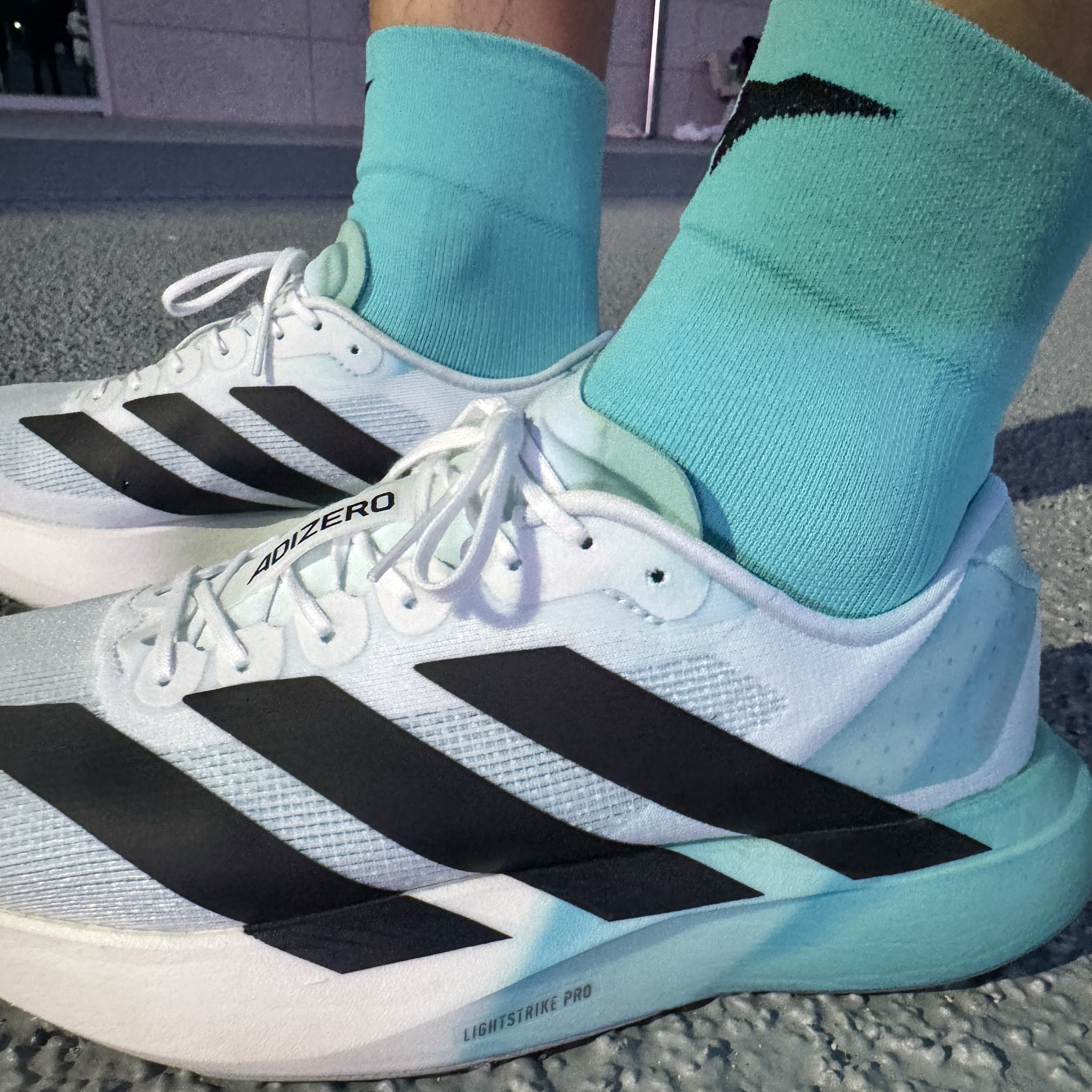Adidas Adizero EVO SL Cloud White Core Black 착용 스타일