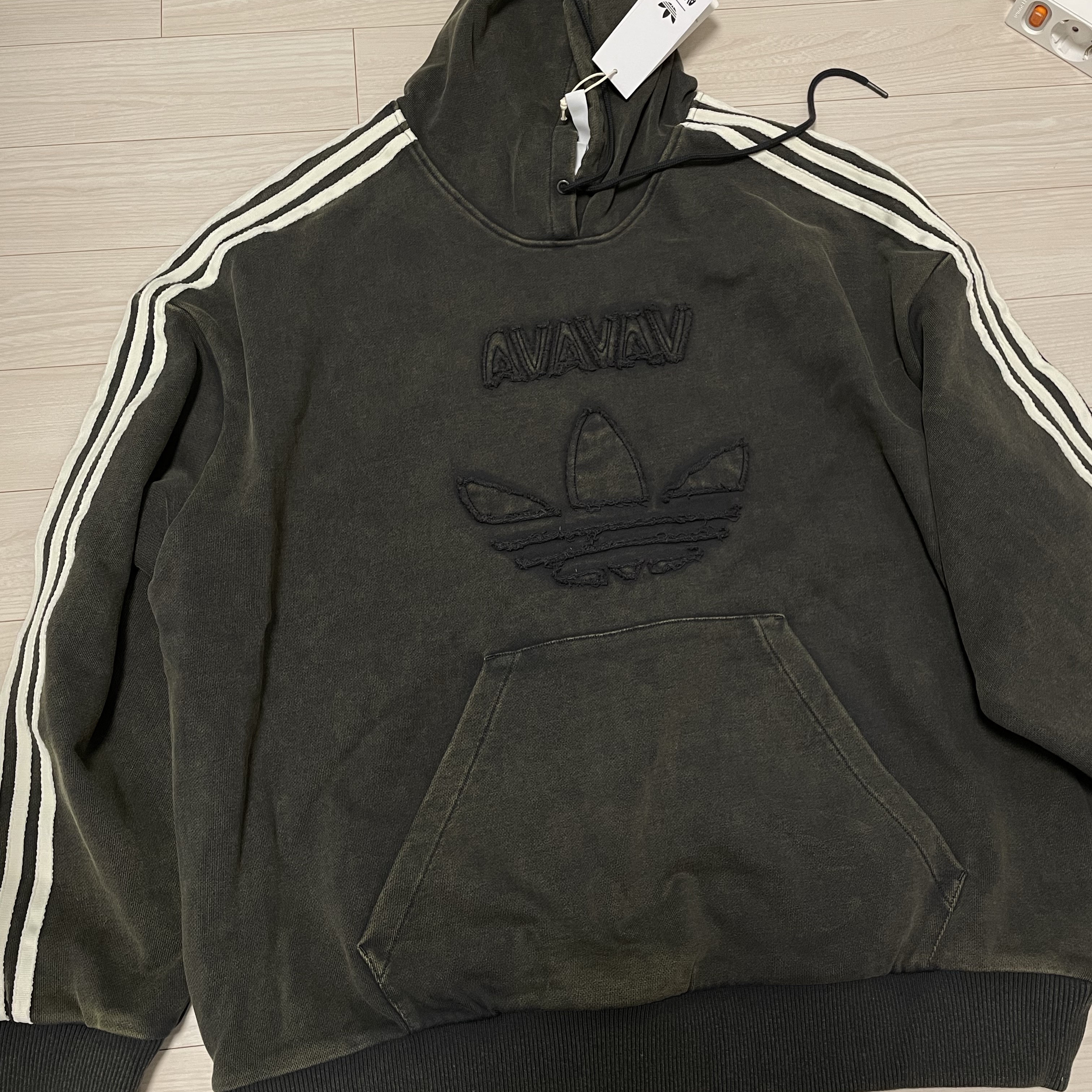 (W) Adidas x Avavav Shoulderless Hoodie Carbon - KR Sizing 착용 스타일 - 1