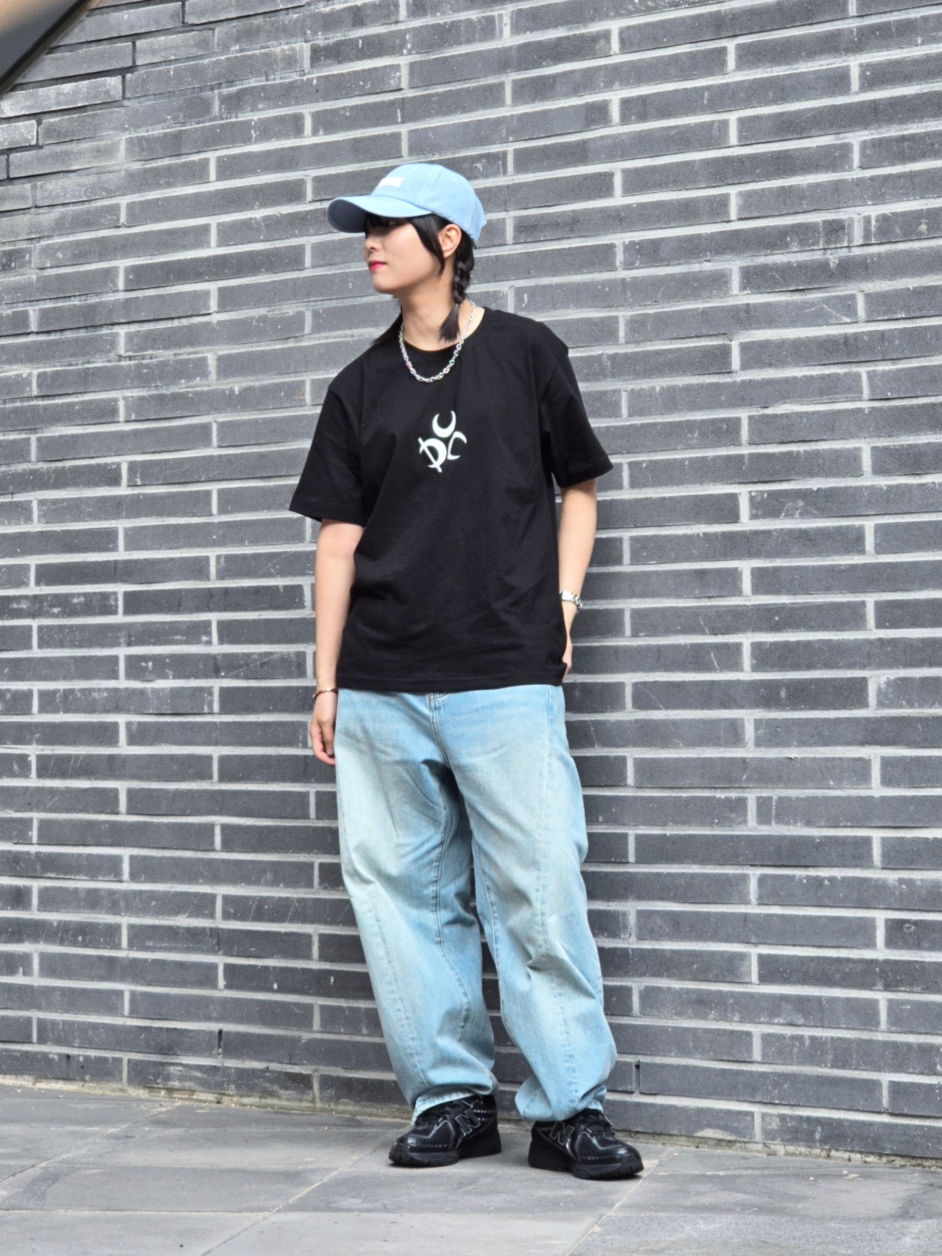 New Balance 1906R Black Silver Metallic 착용 스타일 - 1