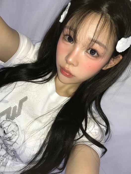 [KREAM 단독] Miuki Lumiel_00 Wing Hair Clip White 2ea/set, [KREAM 단독] Miuki Kiel Back Wing T-shirt White (Slimfit) 착용 스타일 - 2