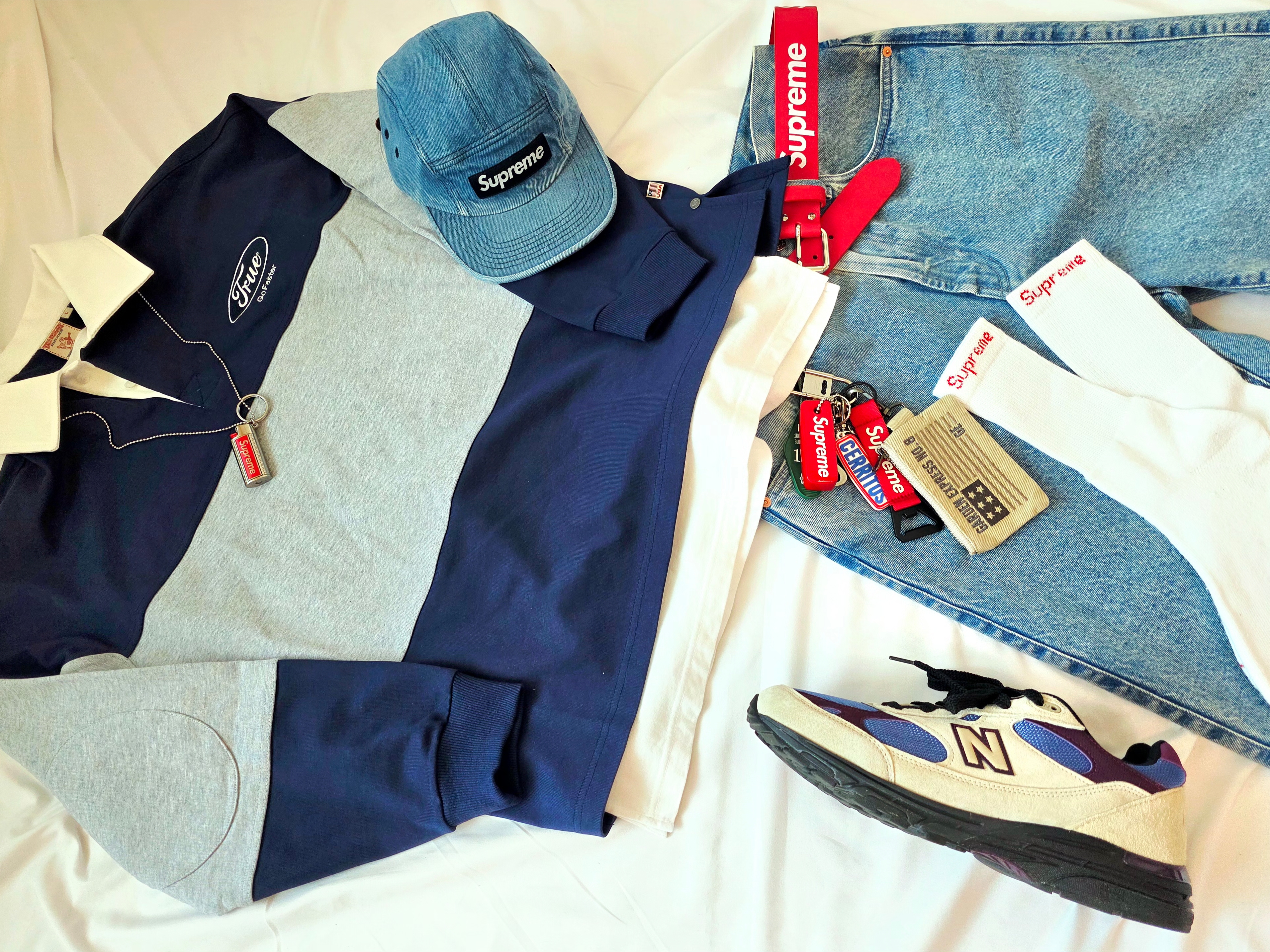 Supreme Hanes Crew Socks White (4 Pack), Supreme Metal Lighter Holster - 19SS 착용 스타일 - 2