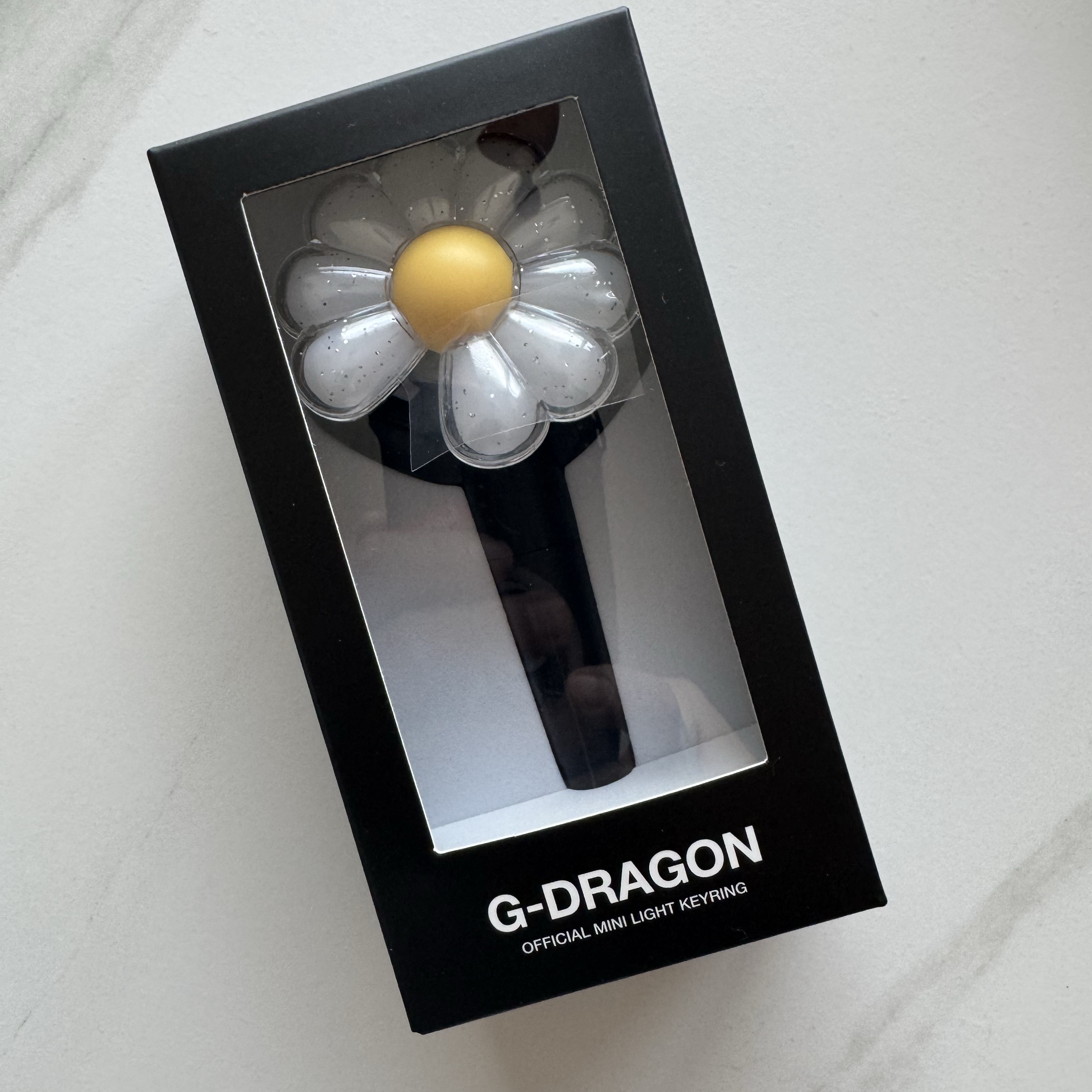G-DRAGON Ubermensch Official Mini Light Keyring, G-DRAGON Ubermensch Official Mini Light Keyring Mint 착용 스타일 - 3