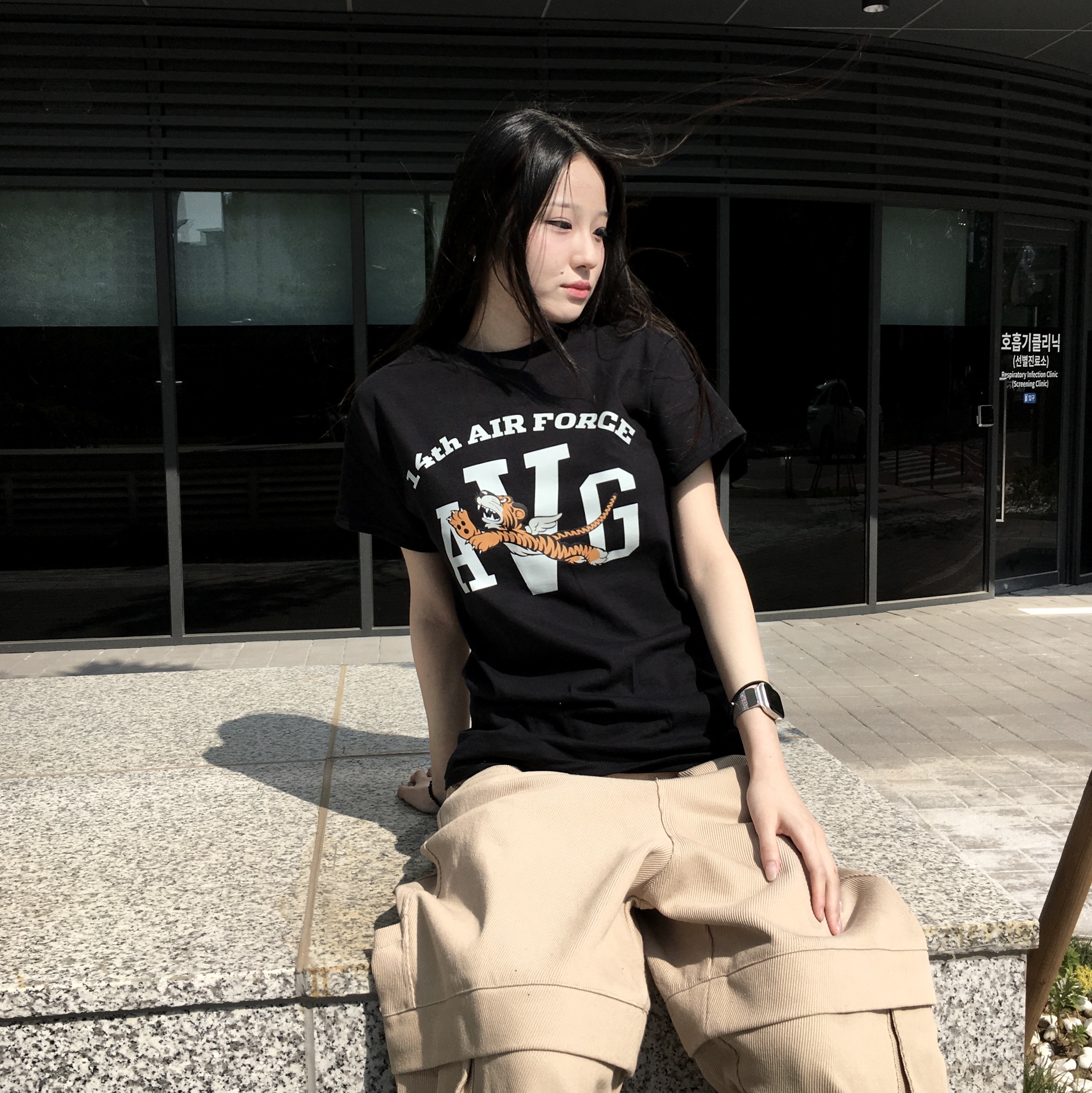 Balenciaga 3XL Sneakers Beige, Gildan X American Collection AVG TIGER T-Shirt Black 착용 스타일 - 3