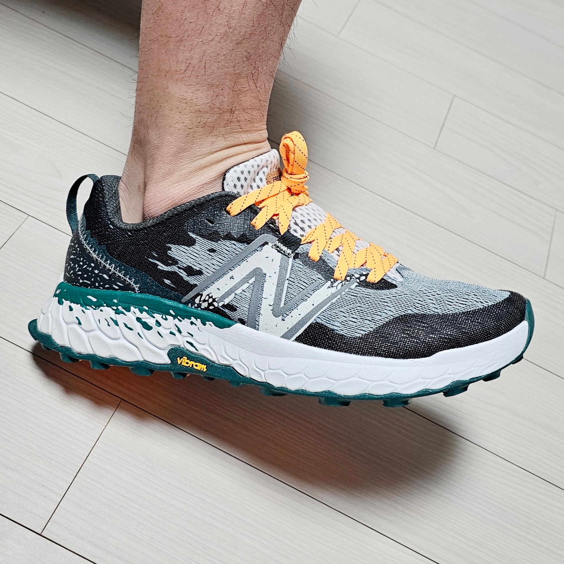 New Balance Fresh Foam X Hierro v7 Concrete Grey Vintage Teal - 2E Wide 착용 스타일